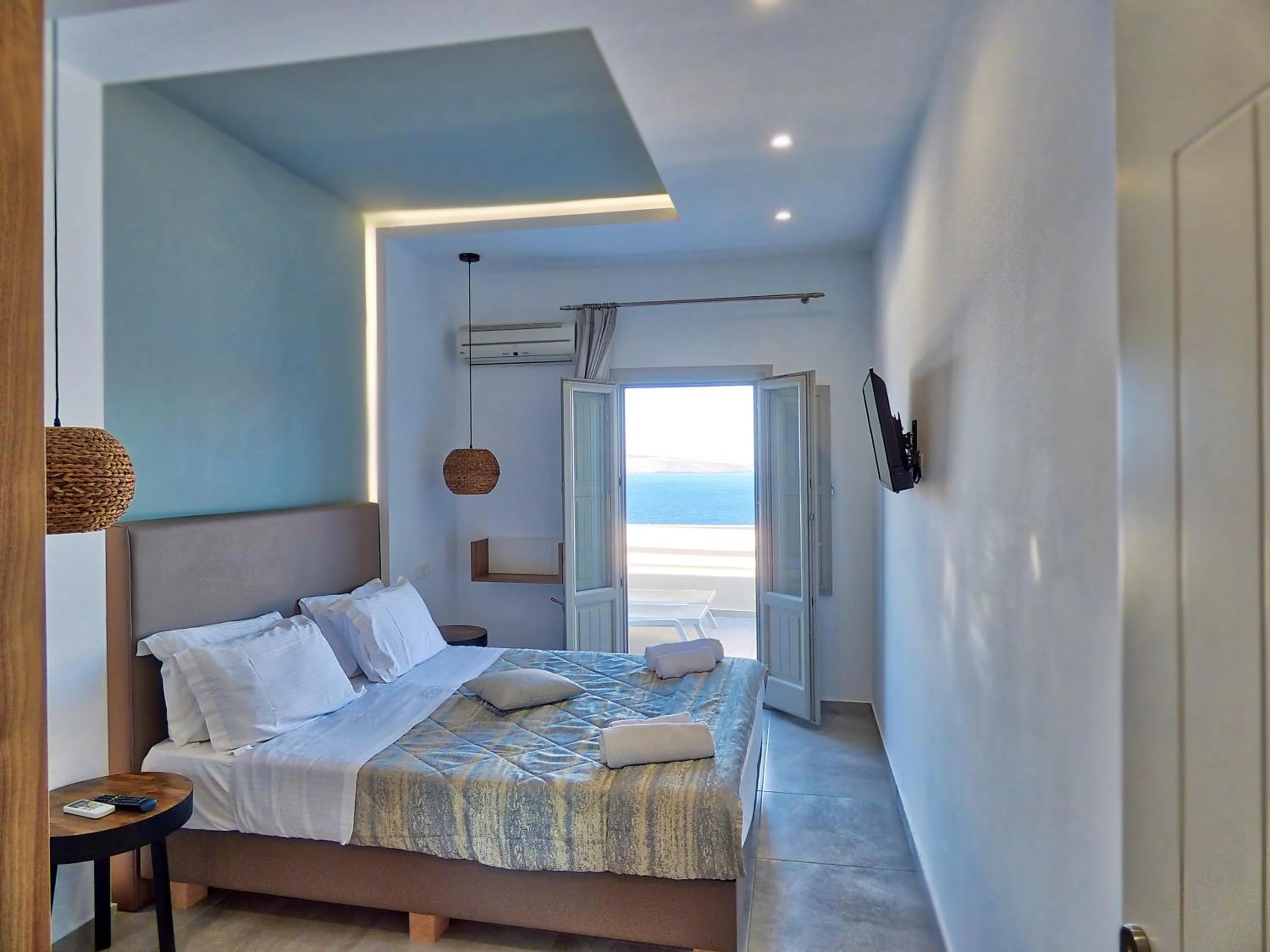 Bed in Kokkinos Villas