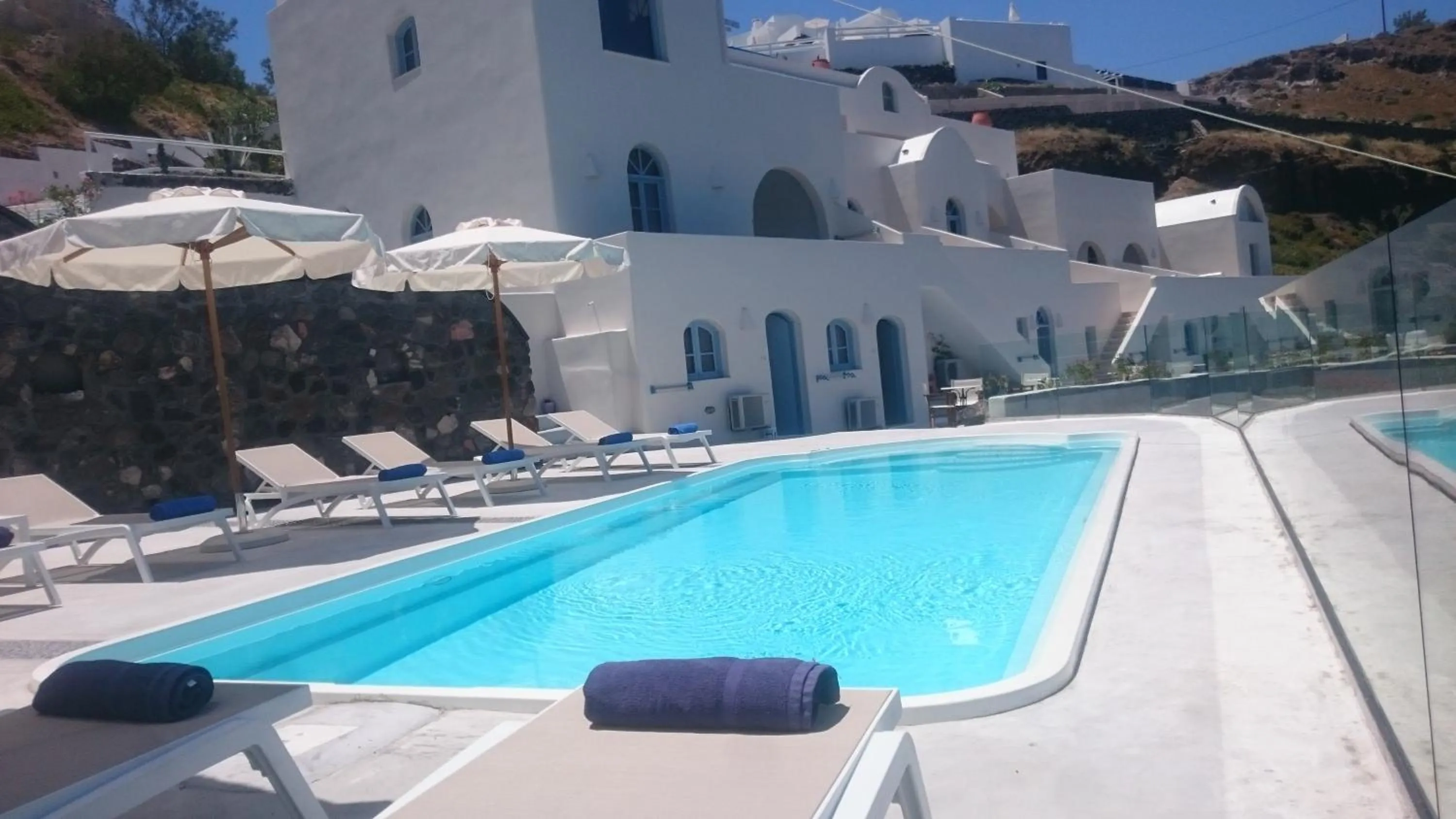 Swimming pool in Kokkinos Villas