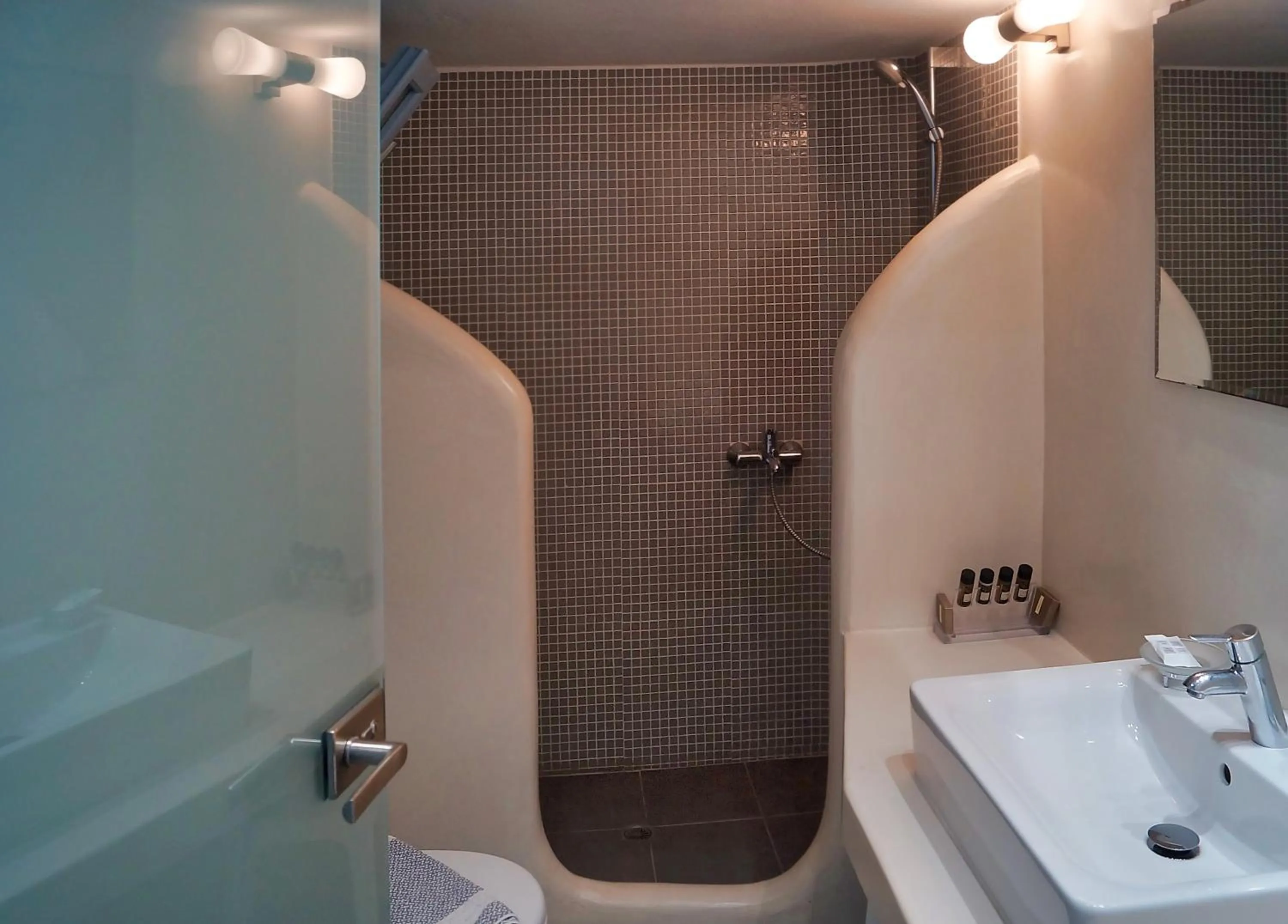 Toilet in Kokkinos Villas