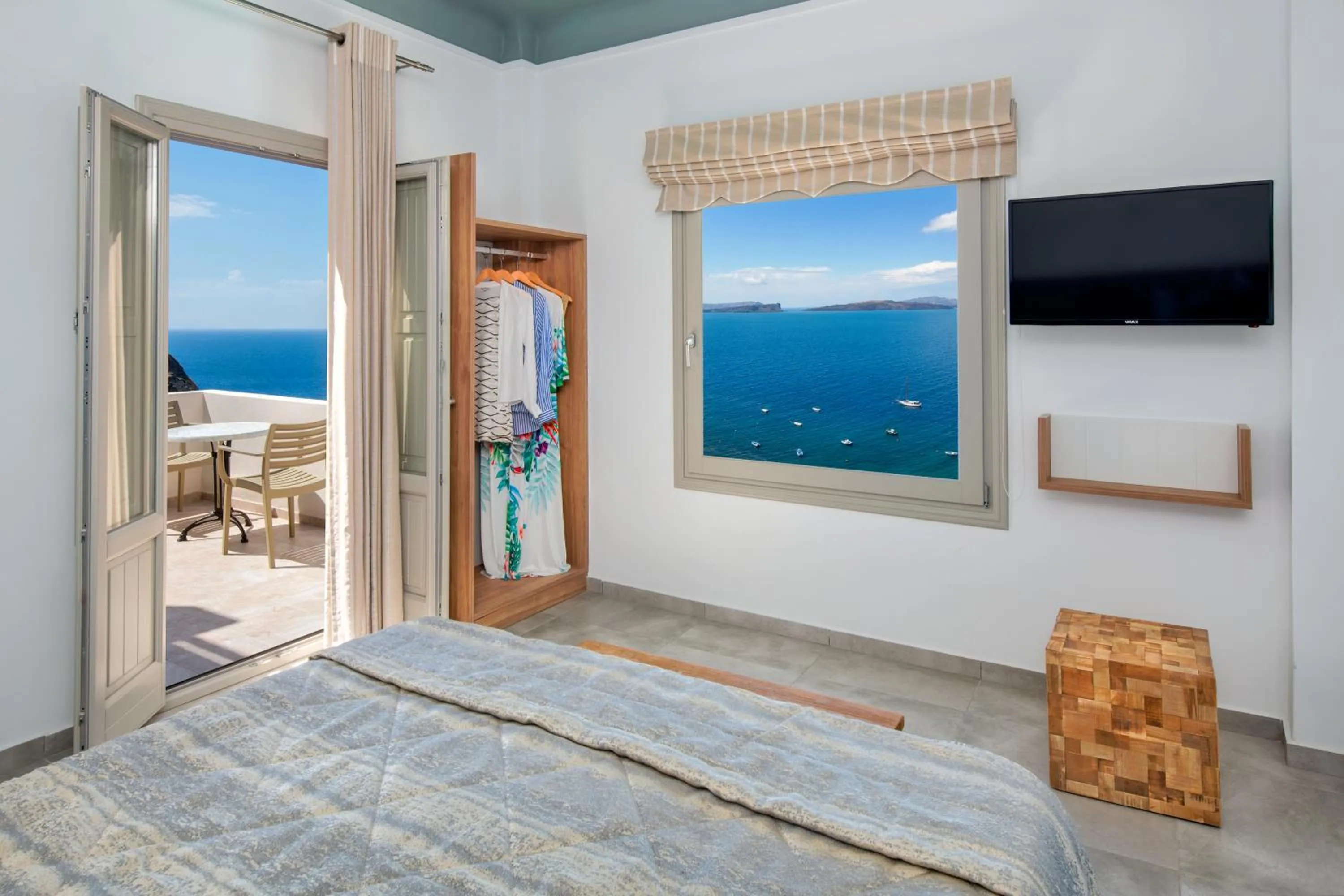 Bed in Kokkinos Villas