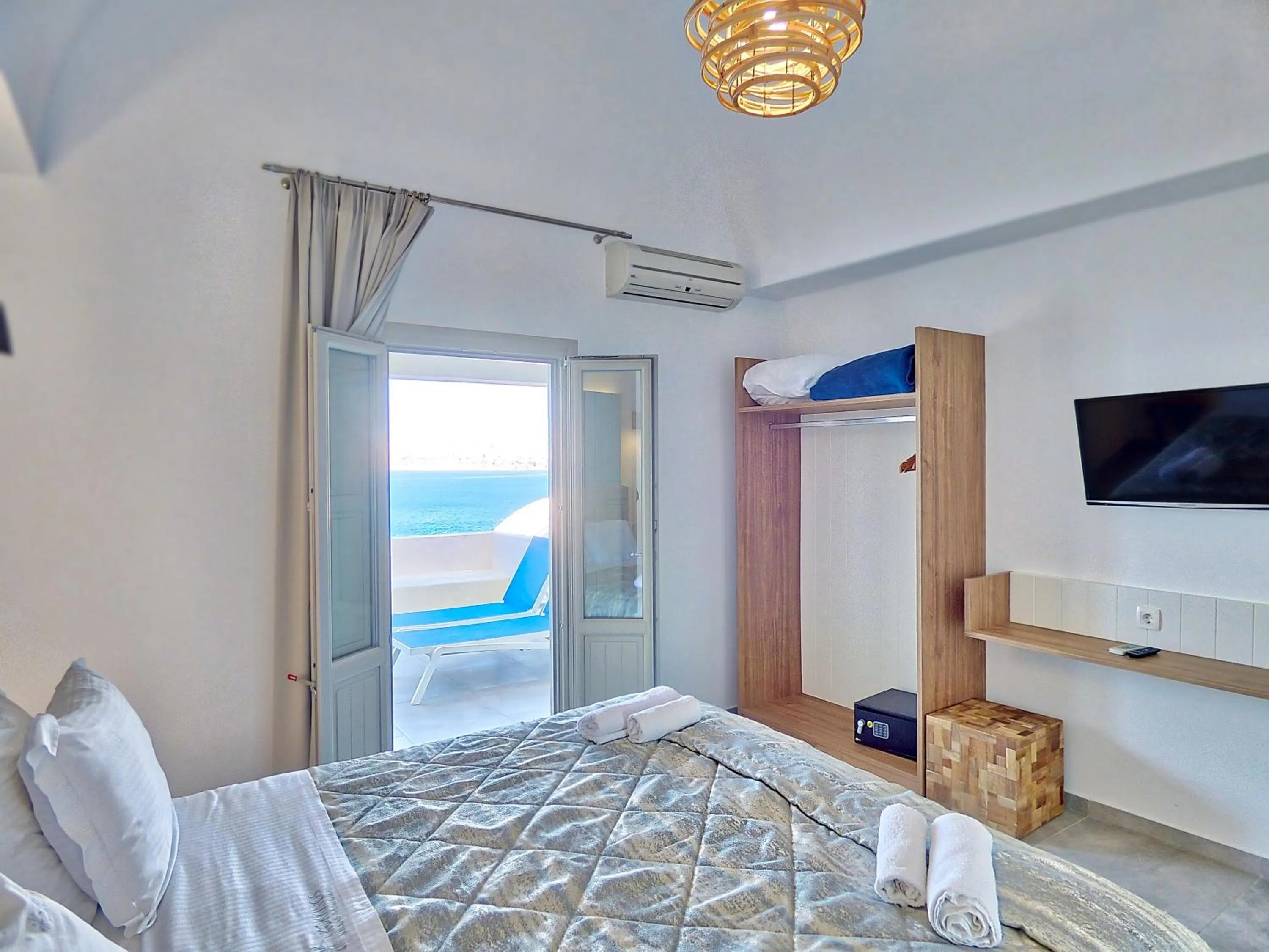 Bed in Kokkinos Villas