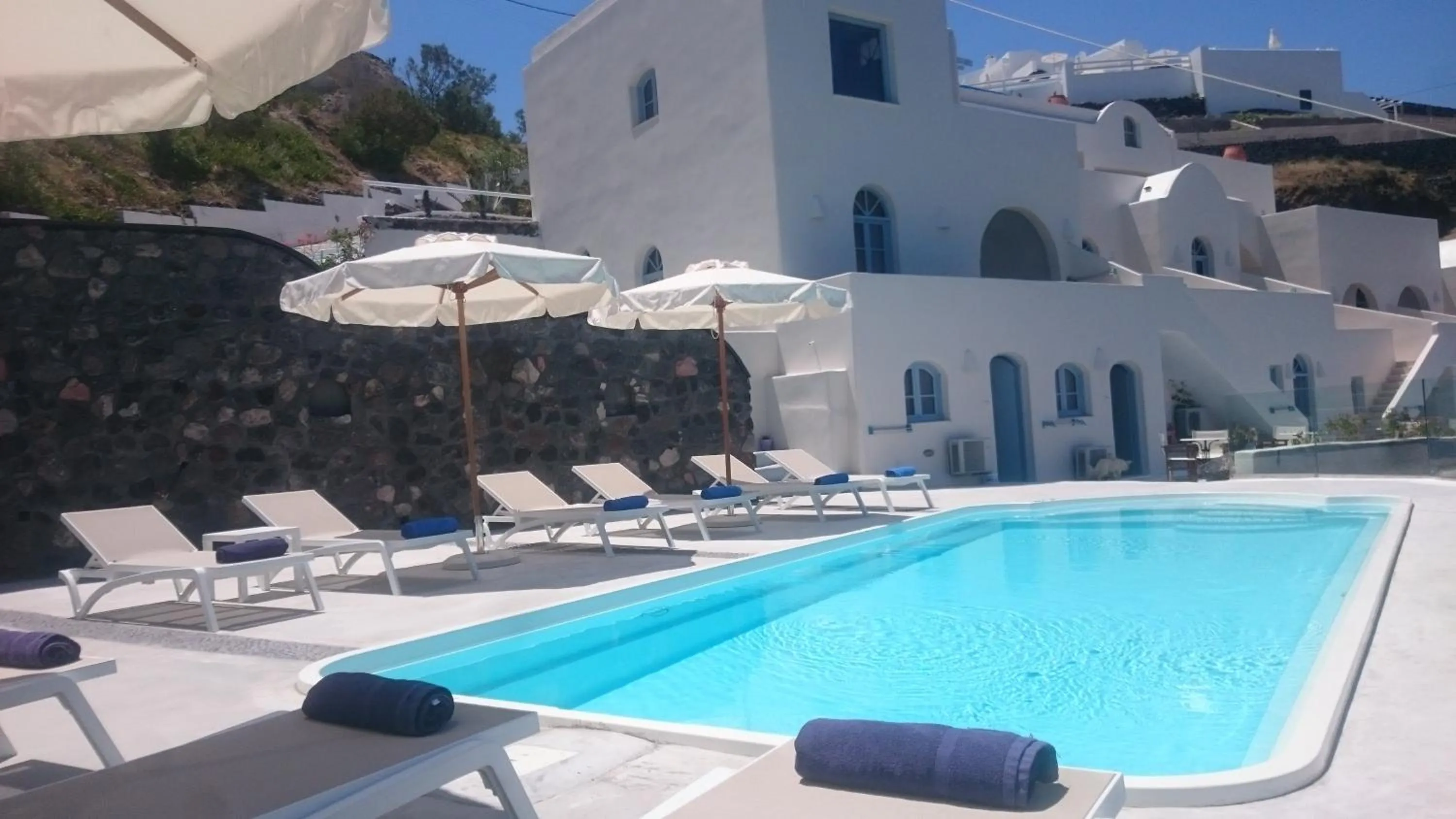 Swimming pool in Kokkinos Villas