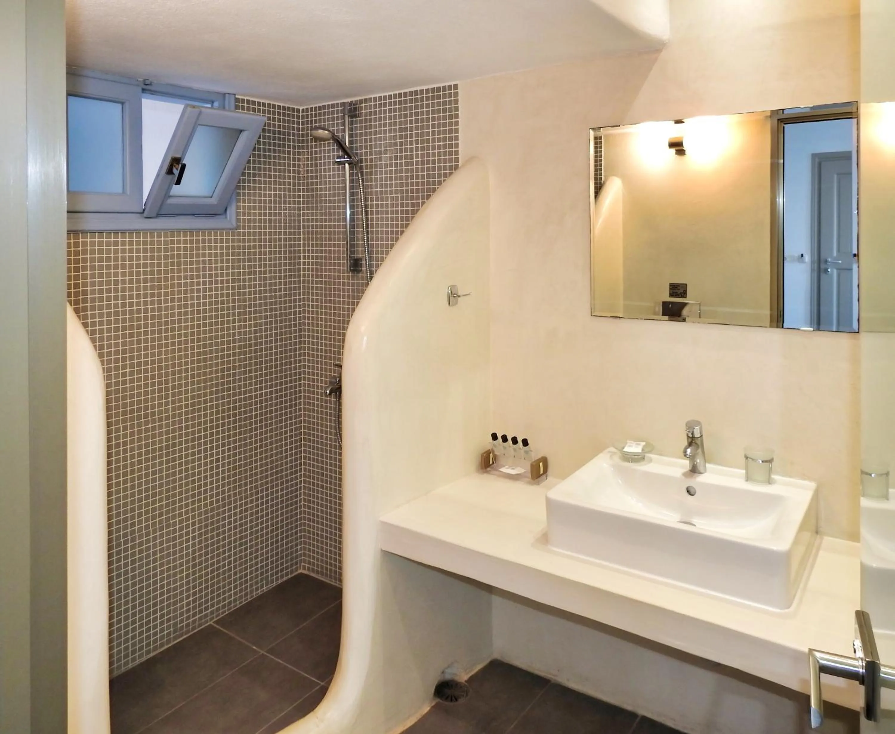 Shower in Kokkinos Villas