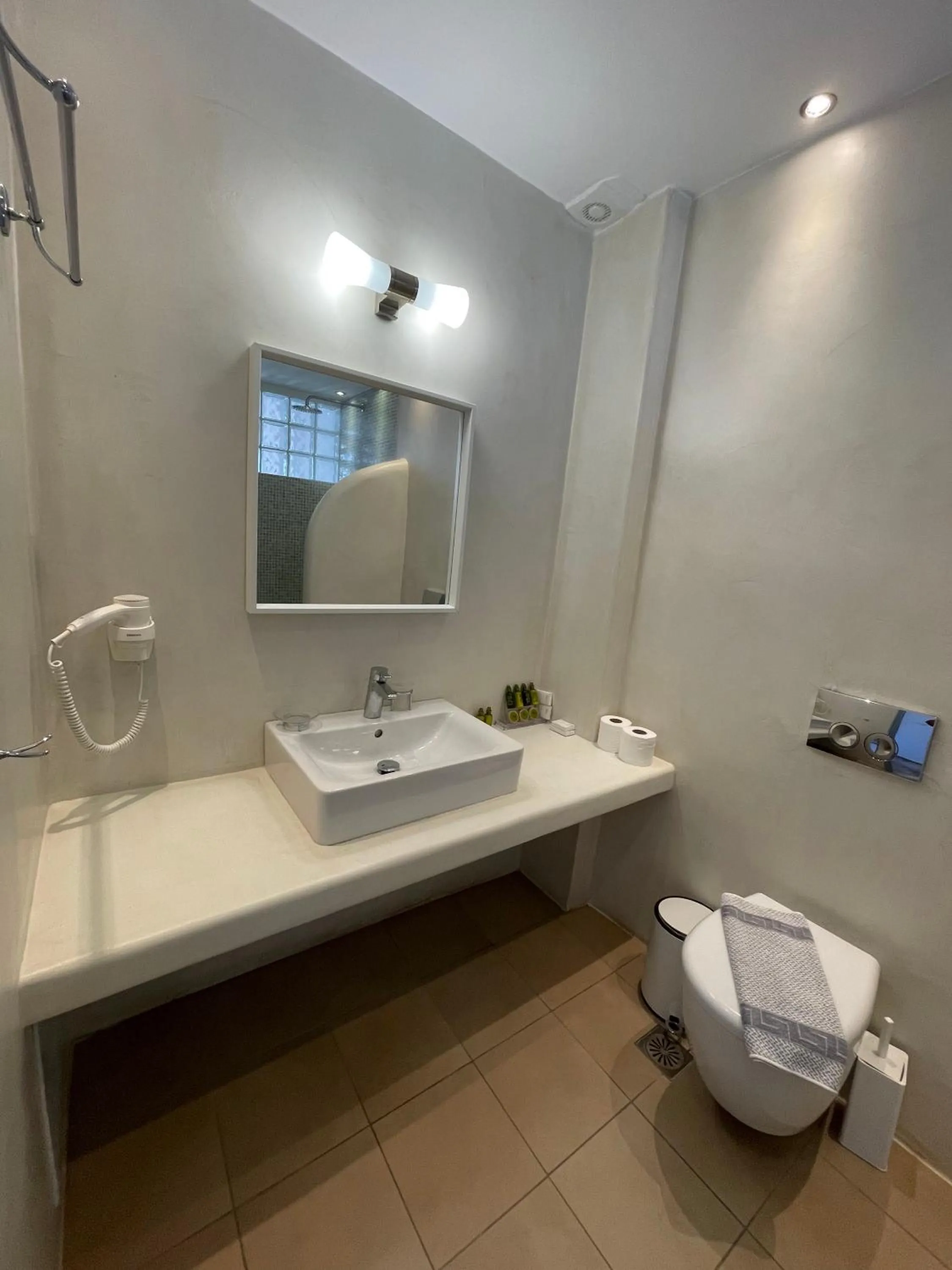 Toilet in Kokkinos Villas