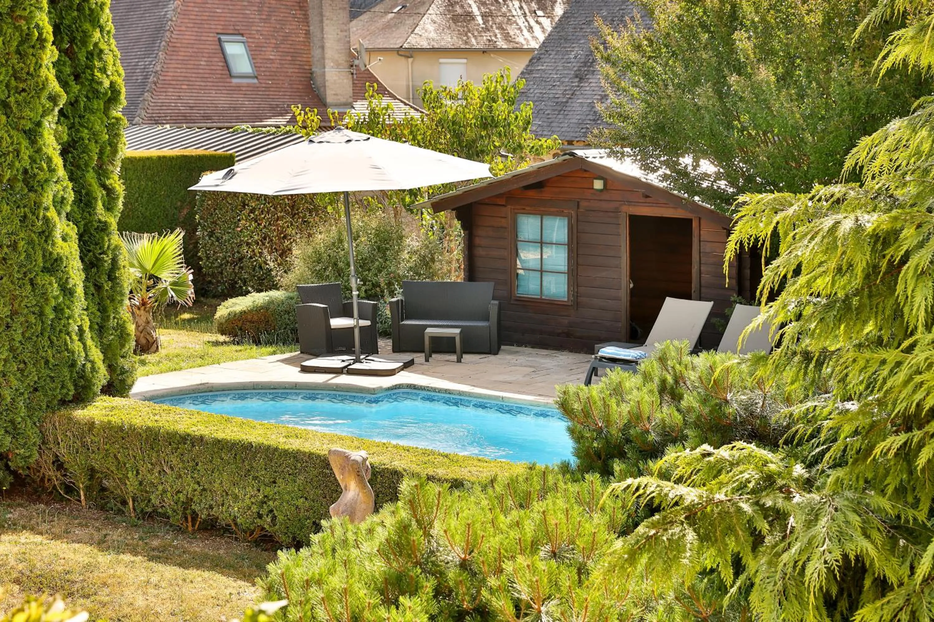 Swimming pool in Logis Hôtel-Restaurant Les Voyageurs