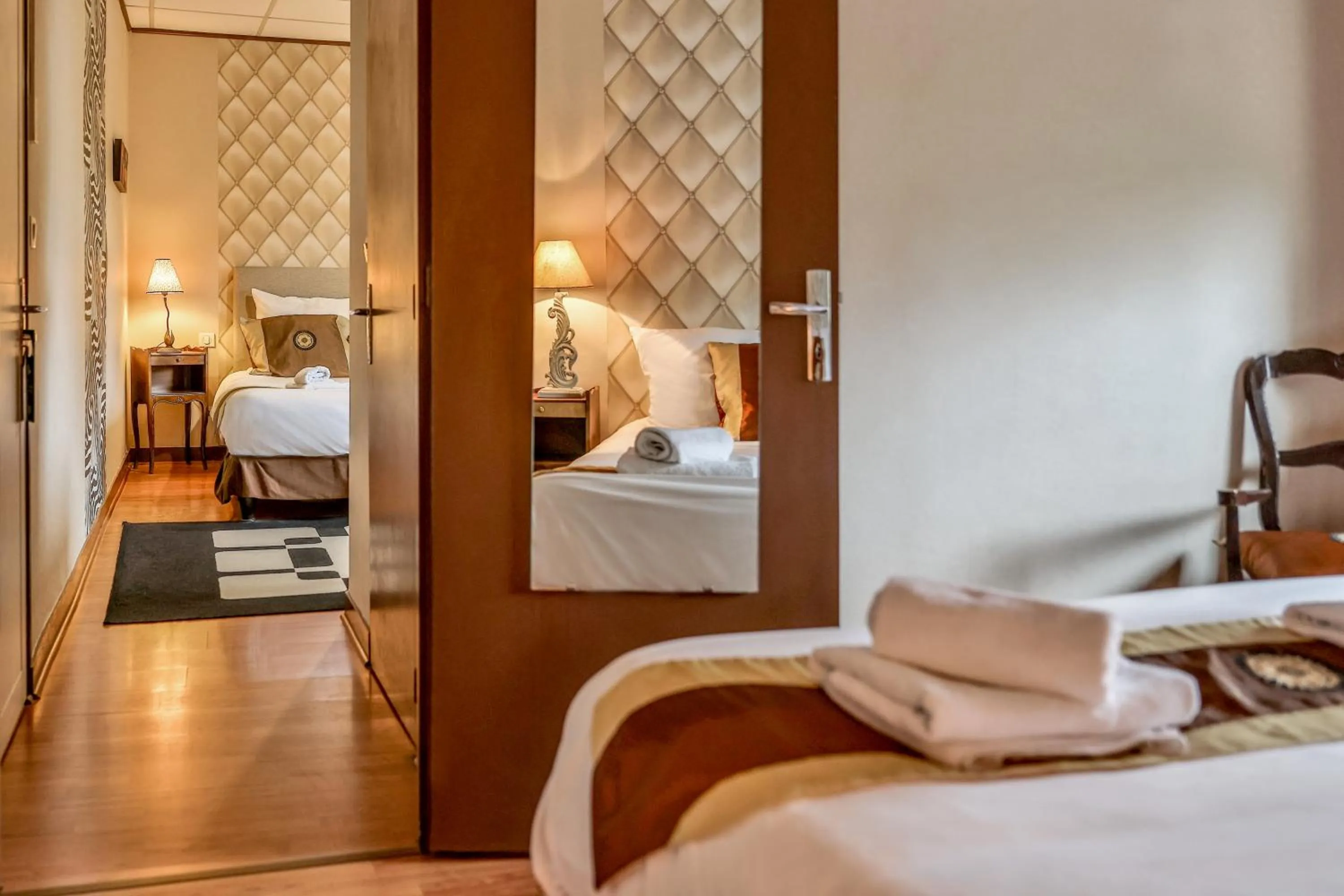 Bedroom, Bed in Logis Hôtel-Restaurant Les Voyageurs