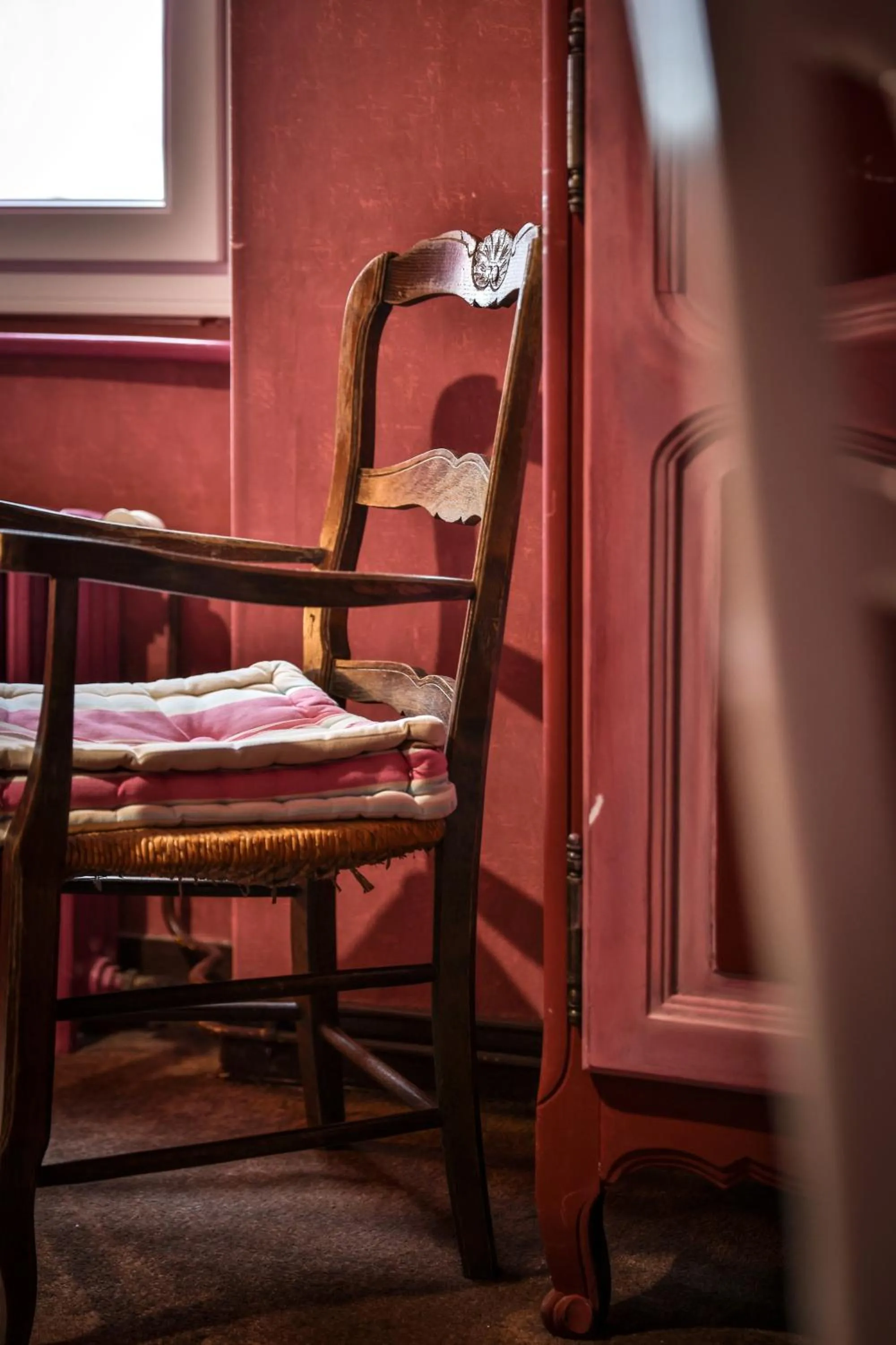 Bedroom in Logis Hôtel-Restaurant Les Voyageurs