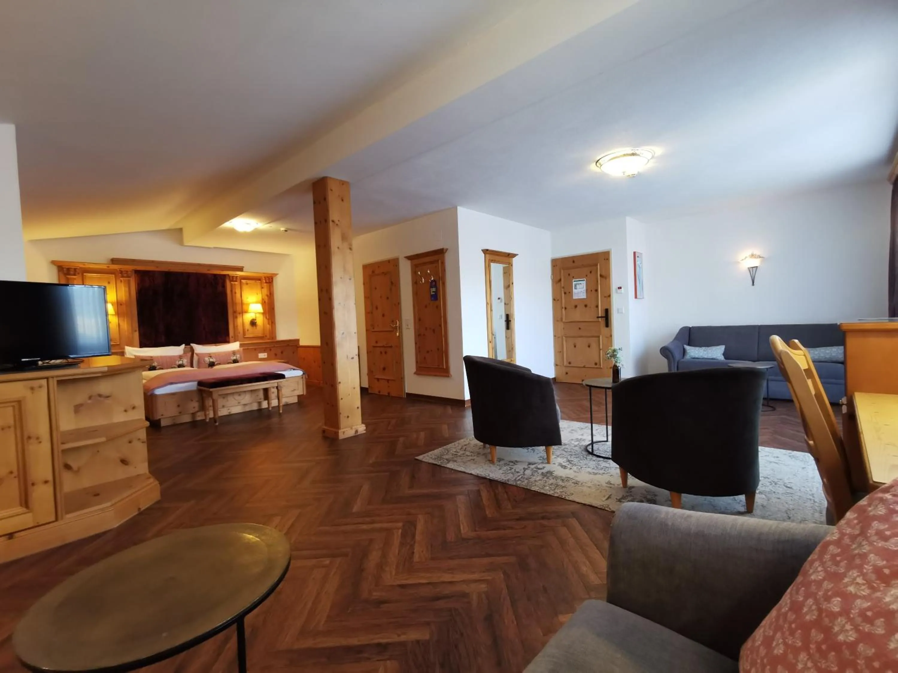 Living room in carpe solem KAPOOM - Last Chance! Nur noch bis 27 April 2025