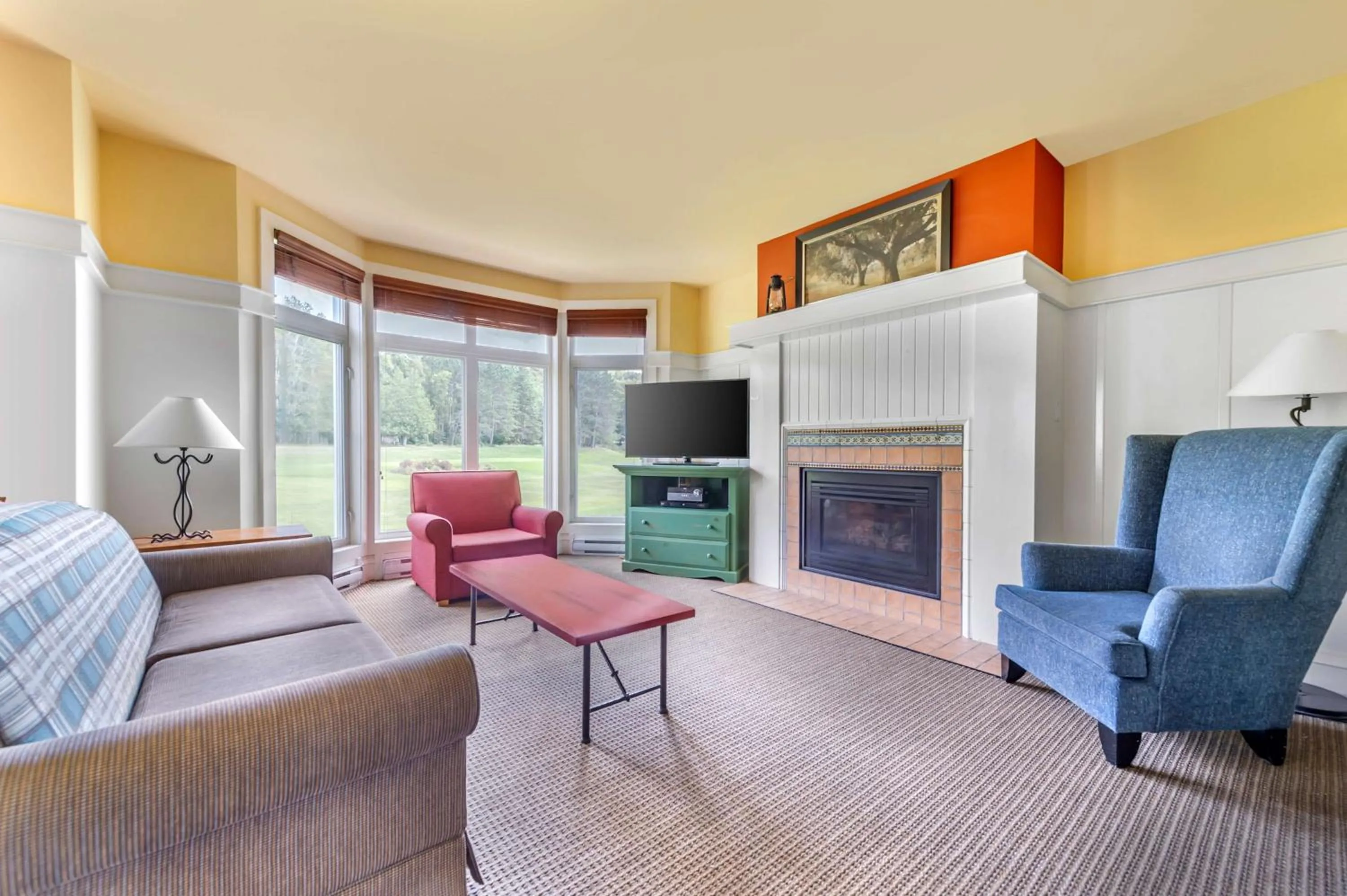 Living room in Hilton Grand Vacations Club Tremblant Canada