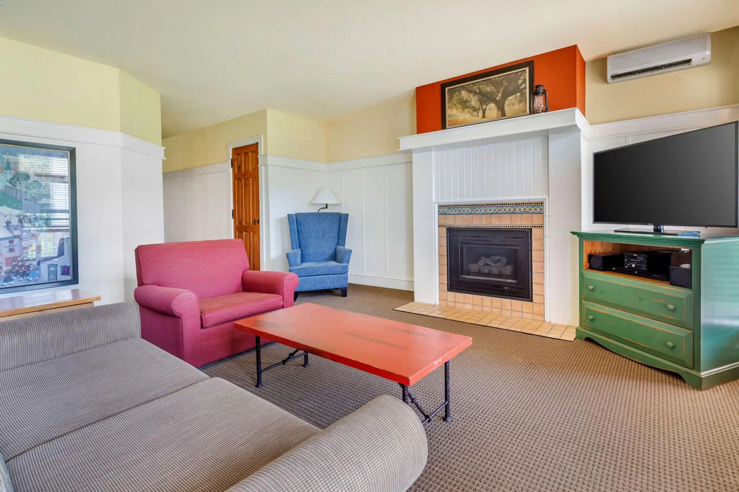 Living room in Hilton Grand Vacations Club Tremblant Canada