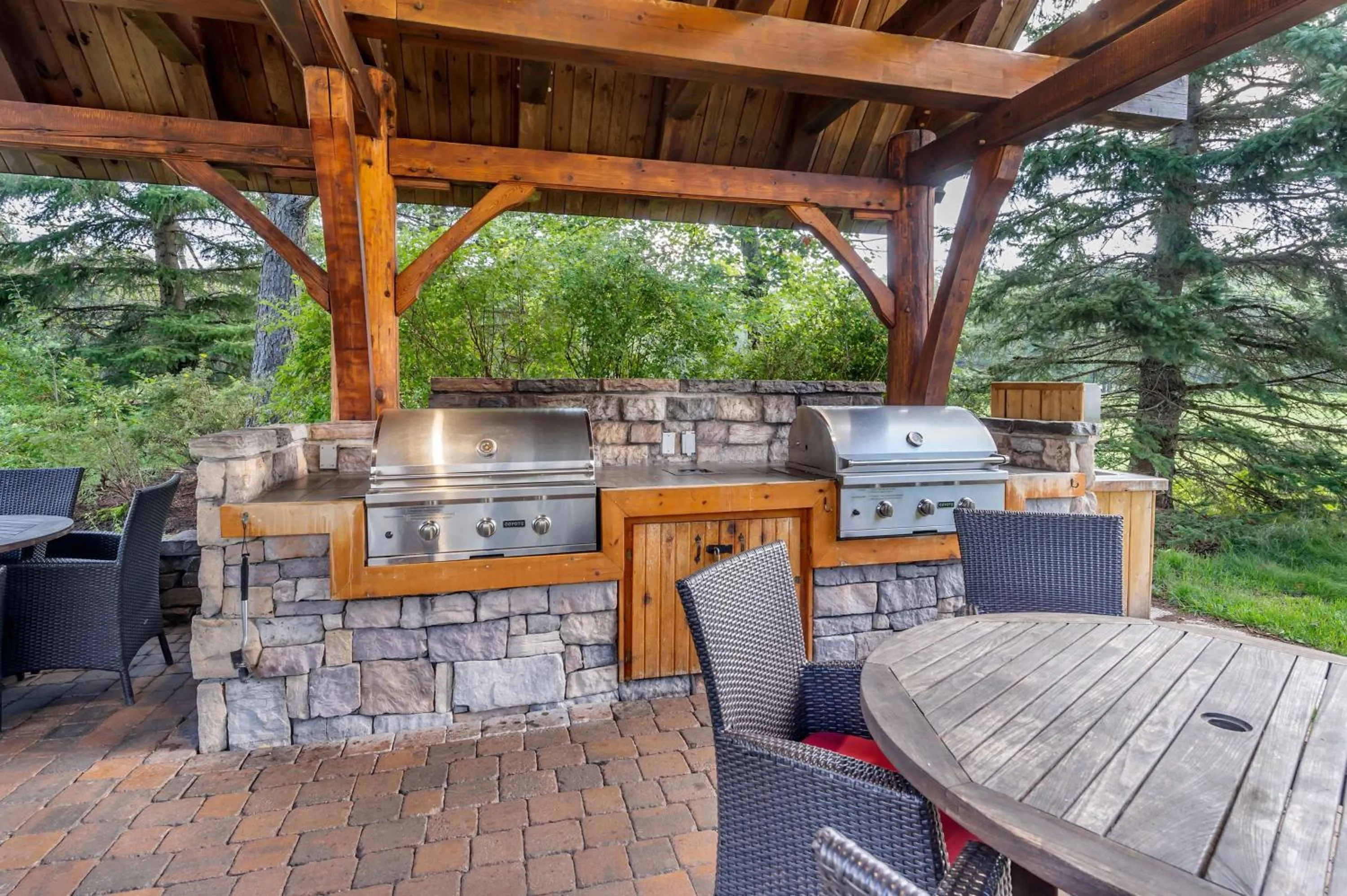 Dining area in Hilton Grand Vacations Club Tremblant Canada