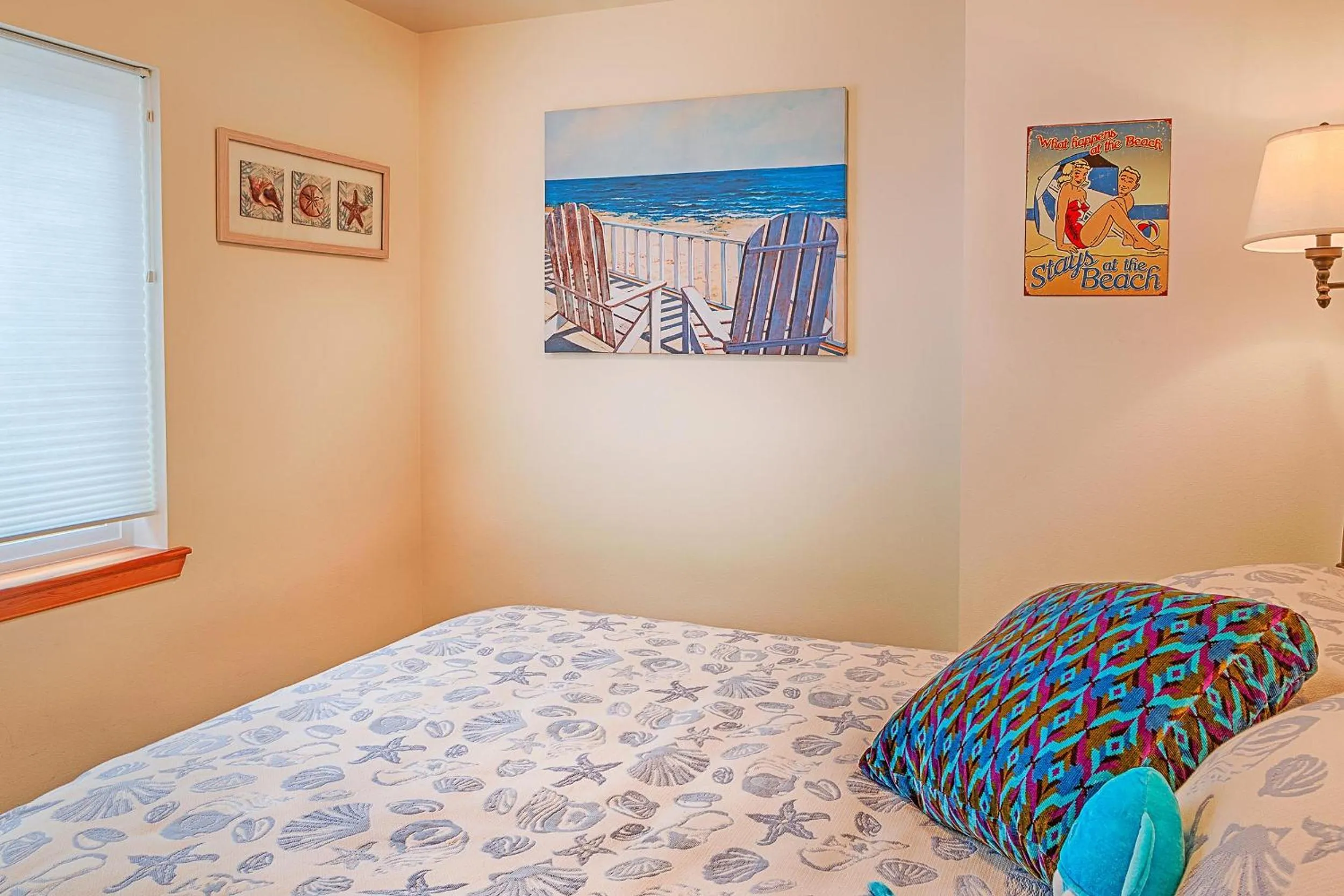 Bed in Beachfront Moclips Retreat w Hot Tub Fire Pit