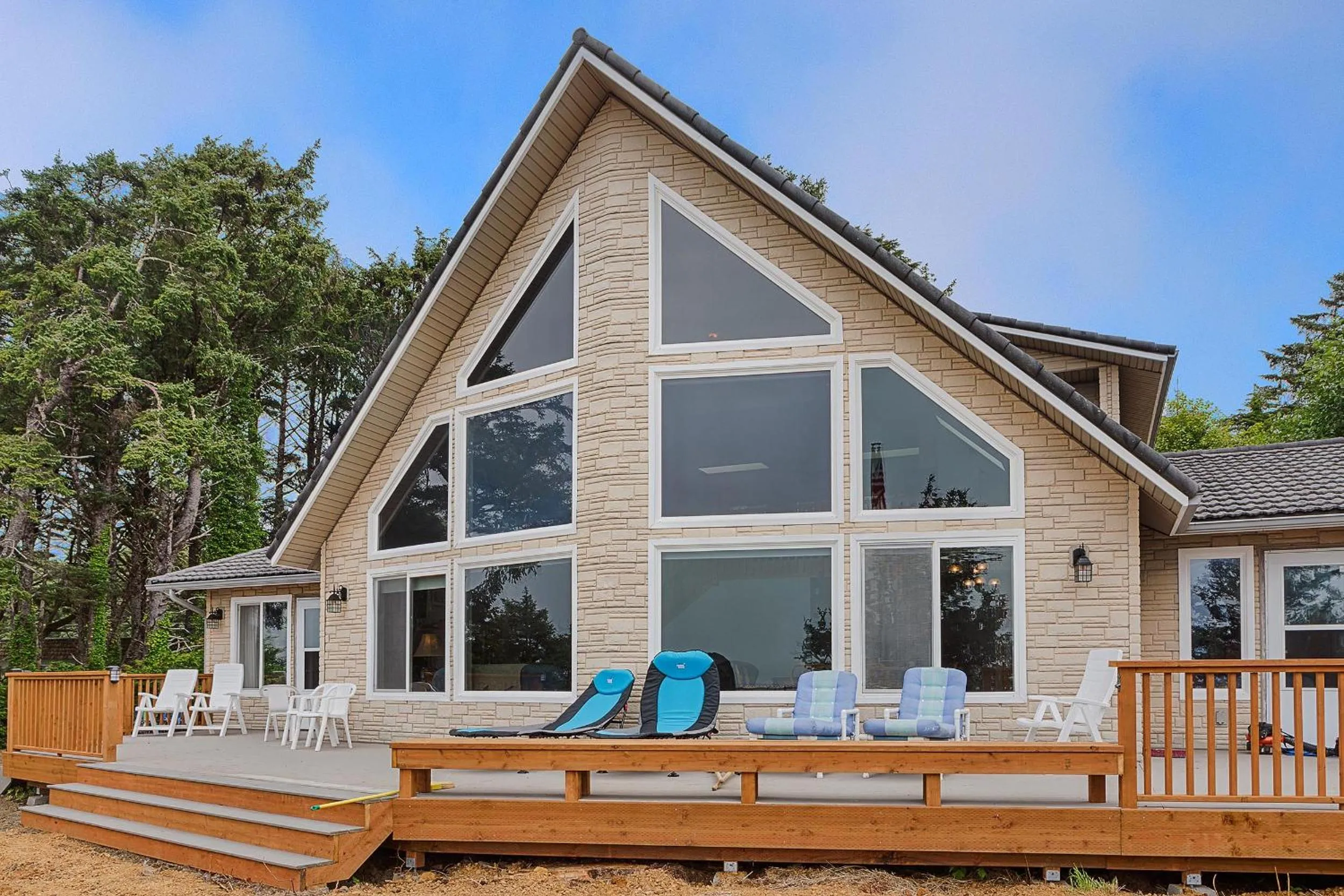 Beachfront Moclips Retreat w Hot Tub Fire Pit