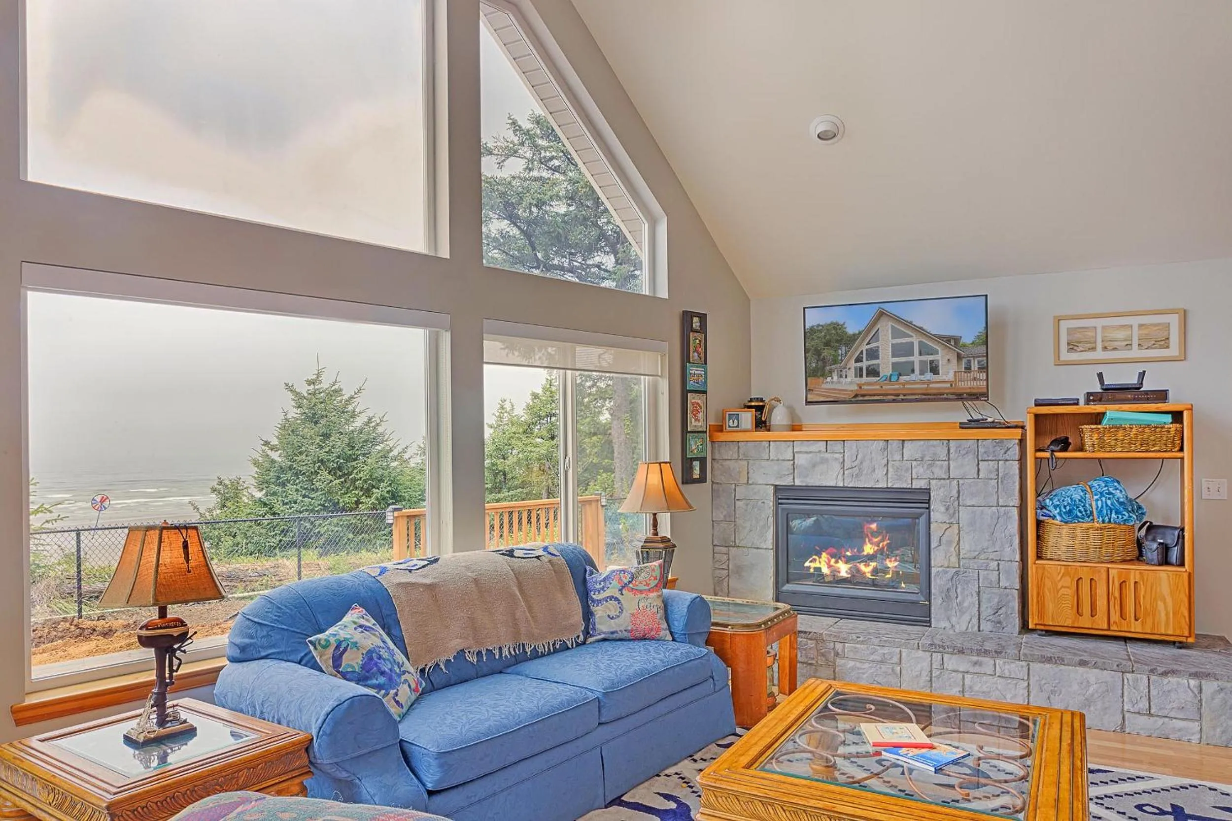 Beachfront Moclips Retreat w Hot Tub Fire Pit