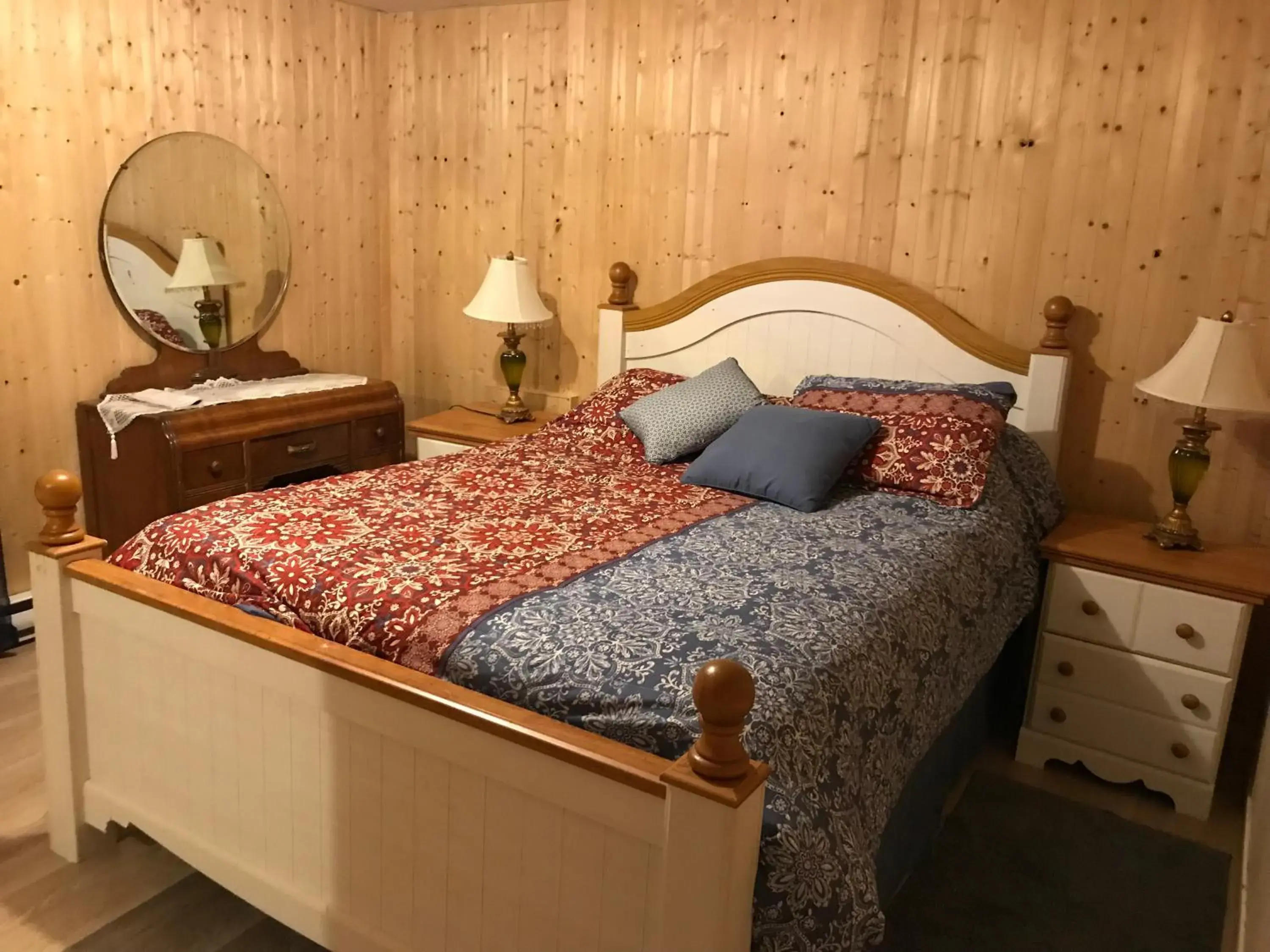 Queen Room in Le Gîte du Pêcheur Queen Room in Le Gîte du Pêcheur