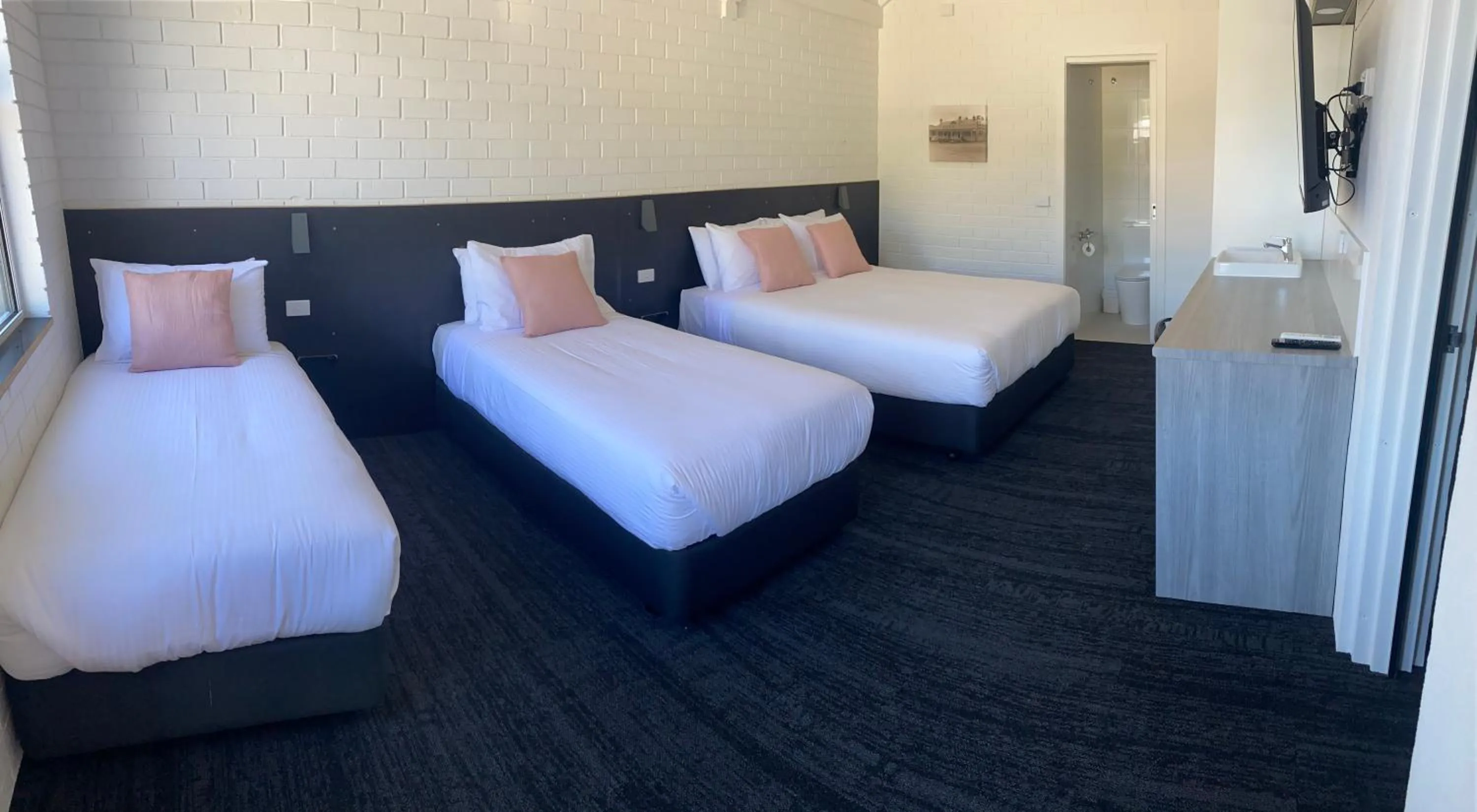 Bed in Railway Motel Myrtleford