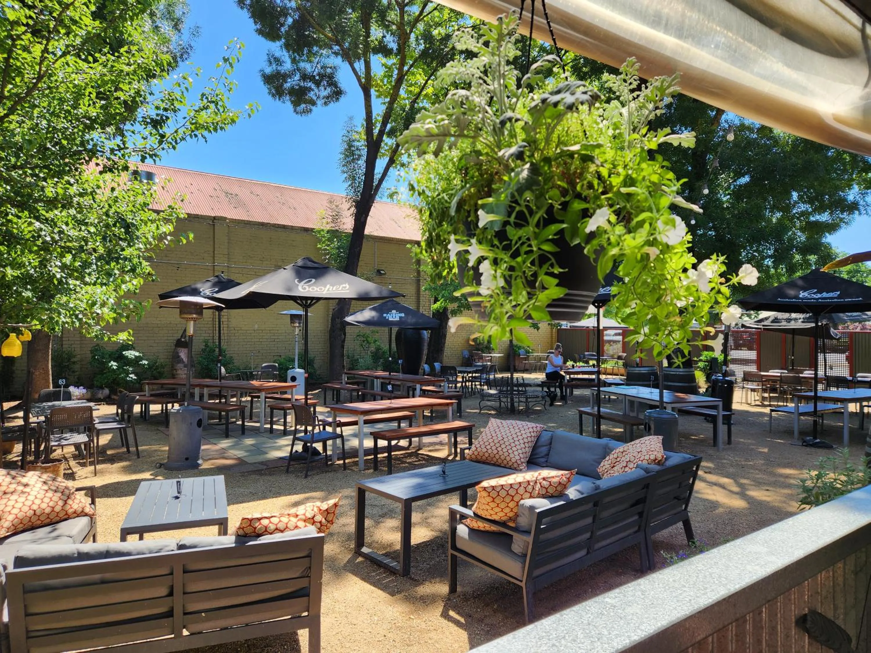 Restaurant/places to eat in Delatite Hotel