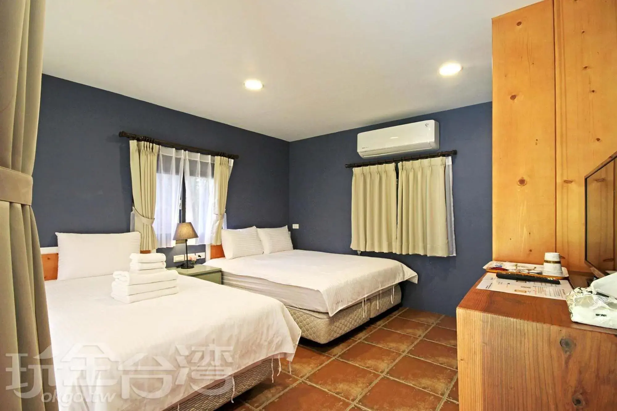 Bed in Yue Lake Backpackers Bed in Yue Lake Backpackers