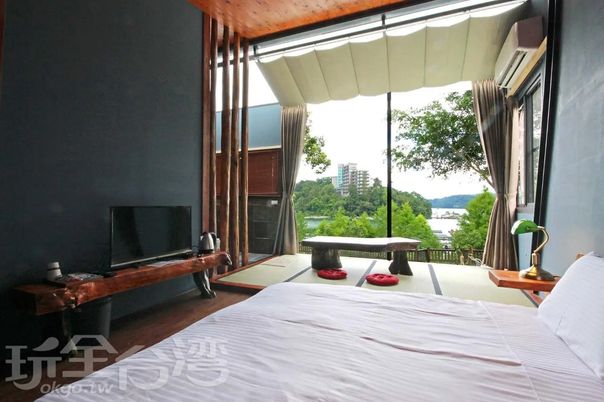 Bed in Yue Lake Backpackers Bed in Yue Lake Backpackers