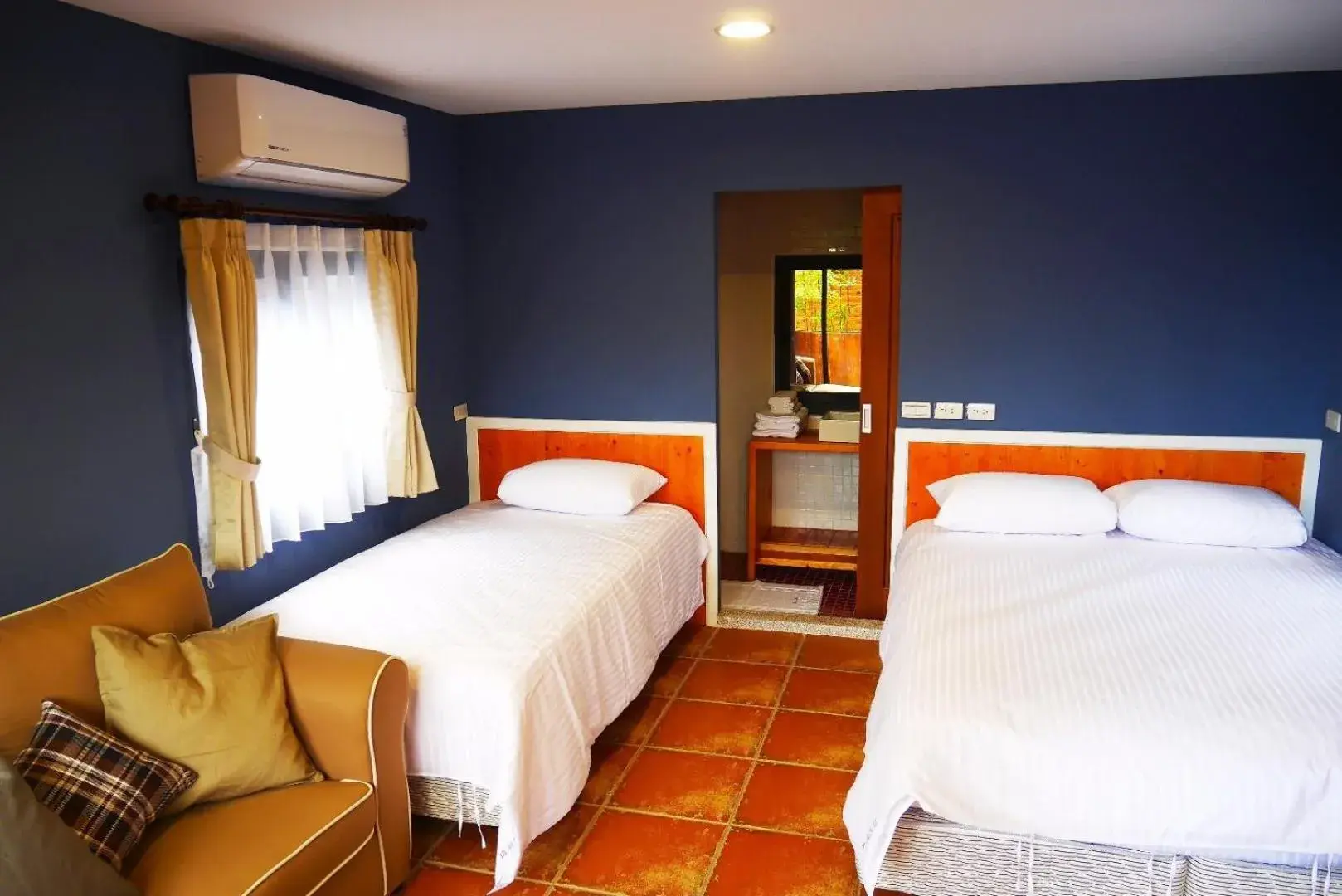 Bed in Yue Lake Backpackers Bed in Yue Lake Backpackers