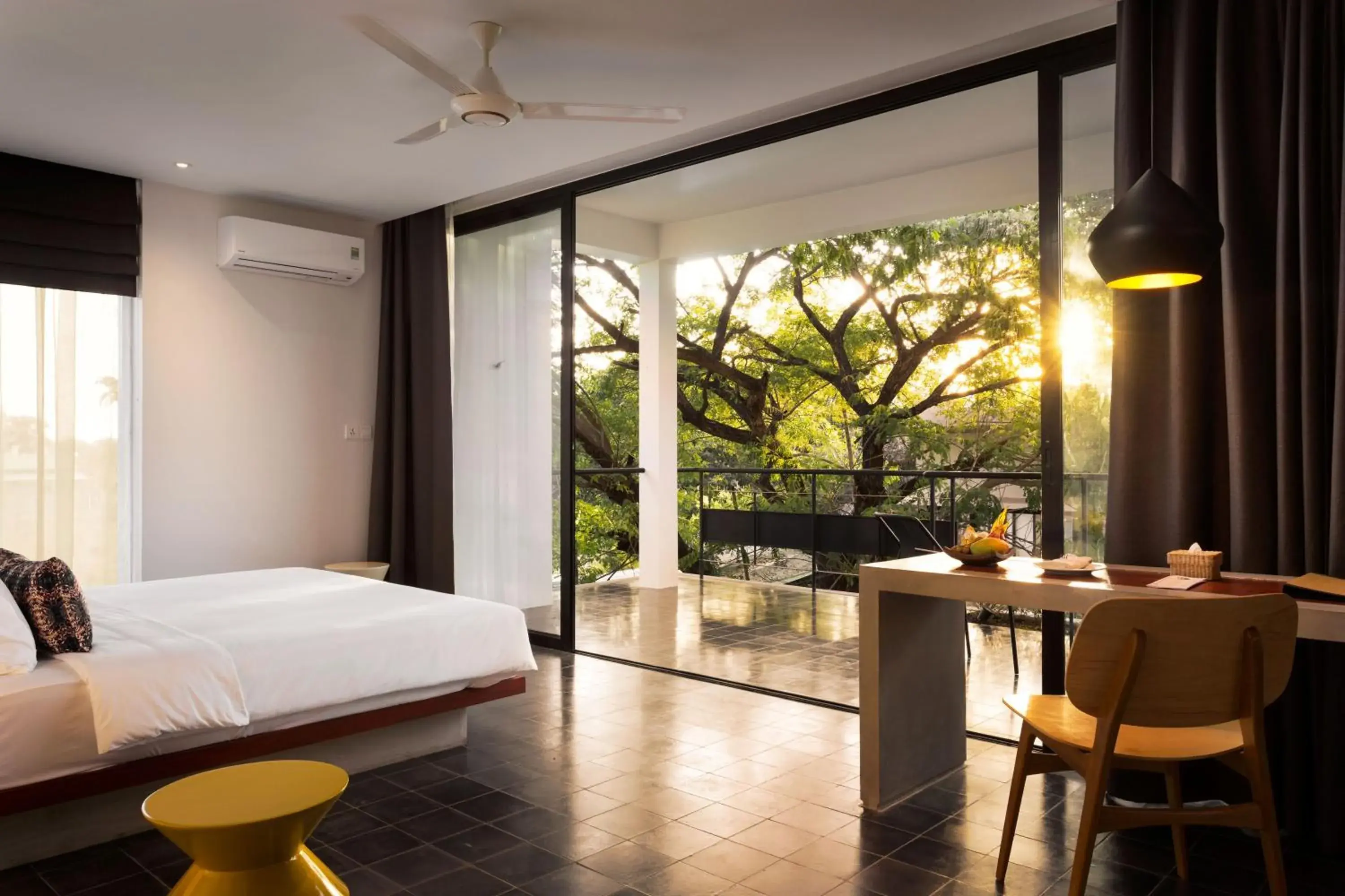 Presidential Suite with Balcony + Free Pickup + 1 time Set Lunch + 50% Spa in Hillocks Hotel & Spa Presidential Suite with Balcony + Free Pickup + 1 time Set Lunch + 50% Spa in Hillocks Hotel & Spa