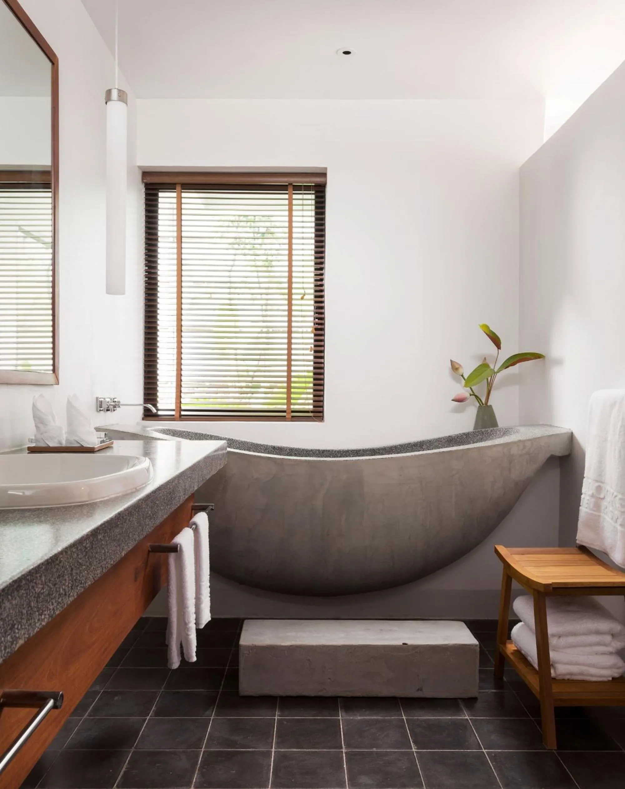 Bathroom, Bed in Hillocks Hotel & Spa