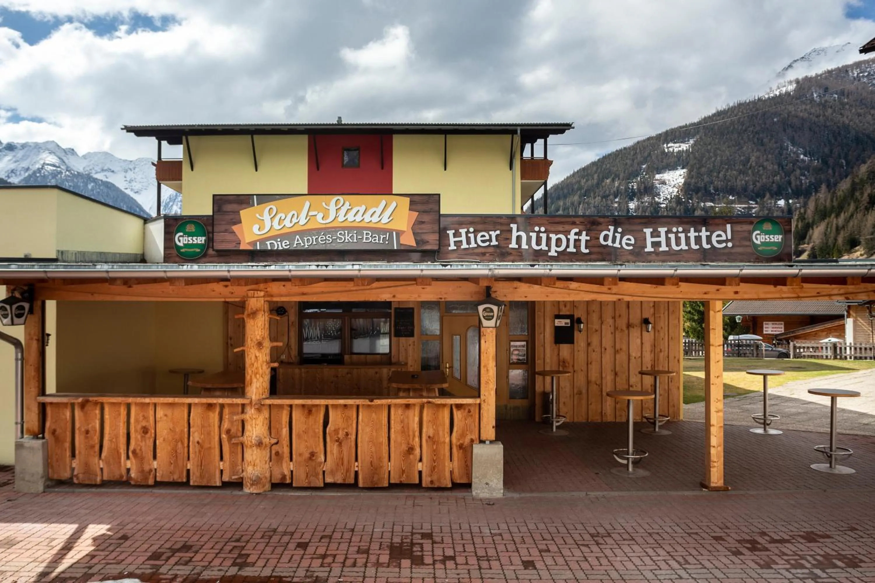 Lounge or bar in SCOL Sporthotel Großglockner