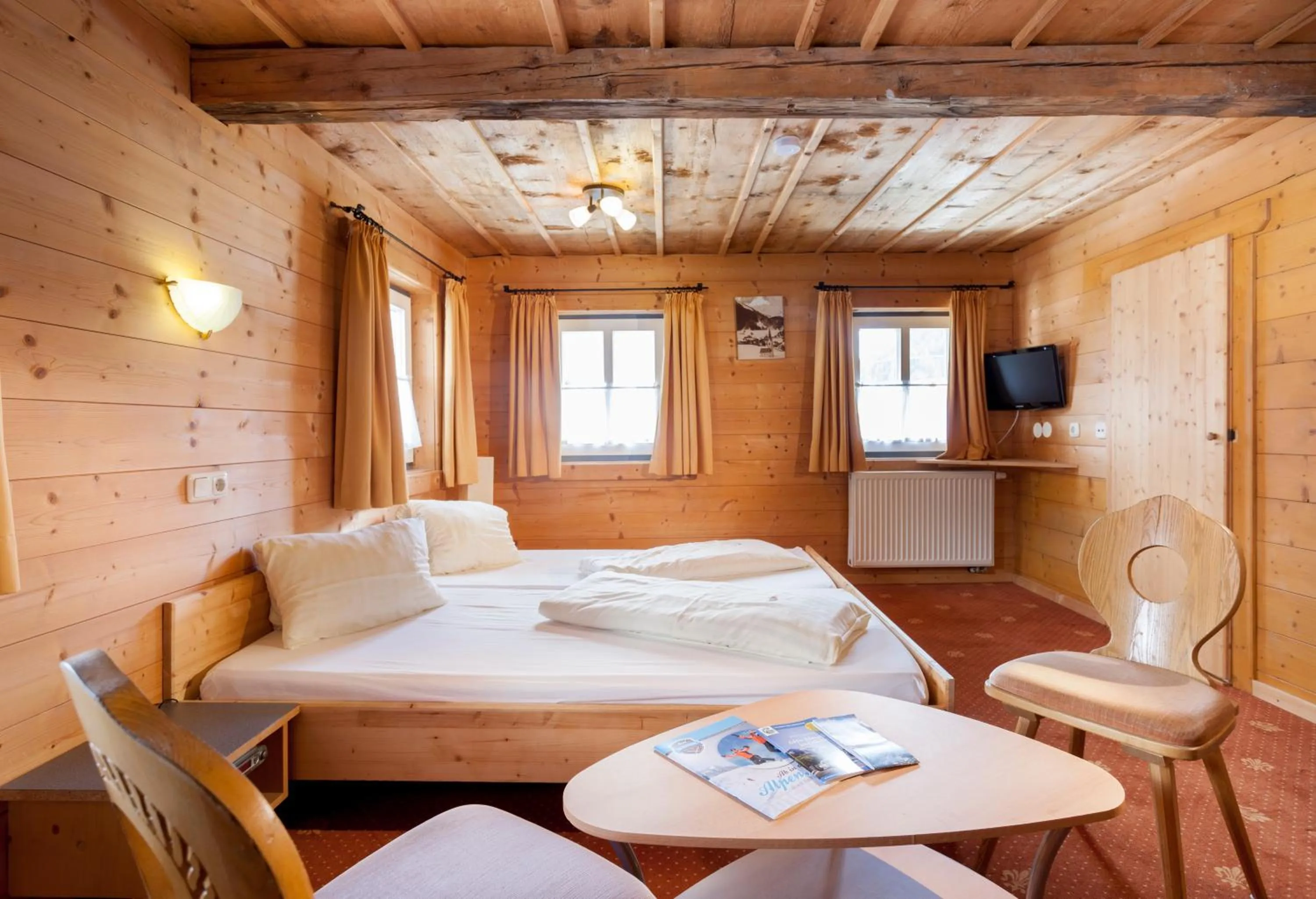 Bedroom, Bed in SCOL Sporthotel Großglockner