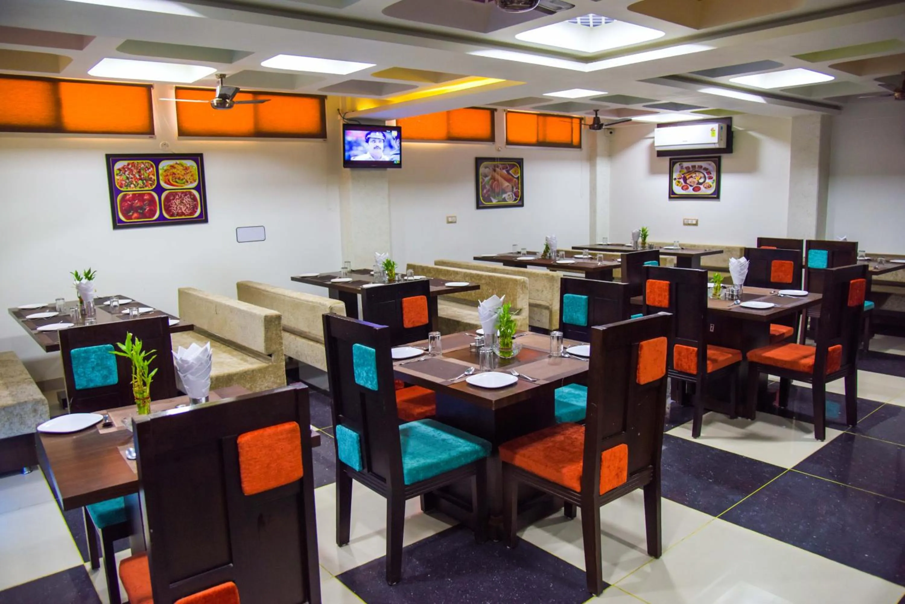 Restaurant/places to eat in Hotel Tulsi Residency
