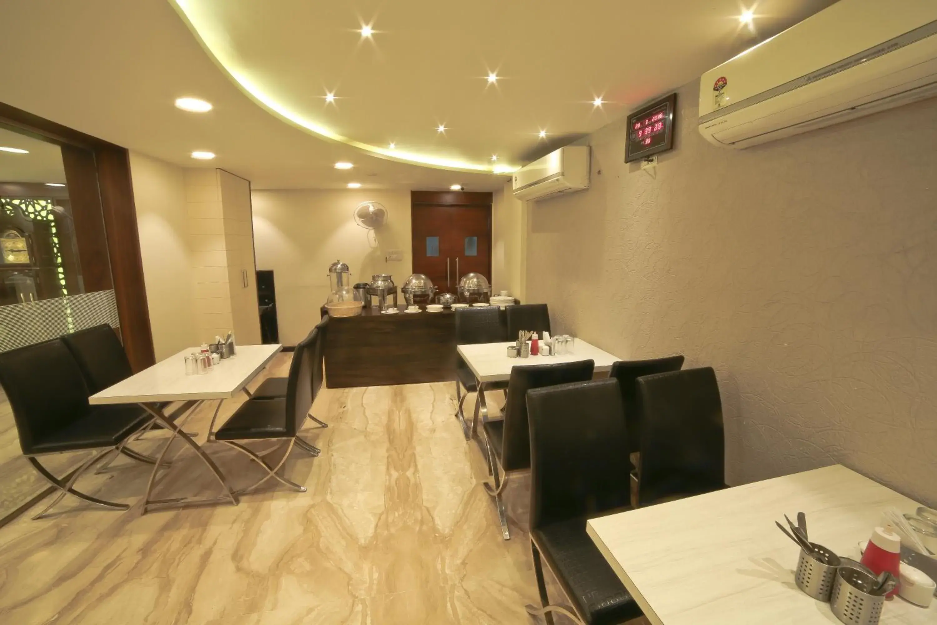 Restaurant/places to eat in Hotel Grand Pragati Restaurant/places to eat in Hotel Grand Pragati