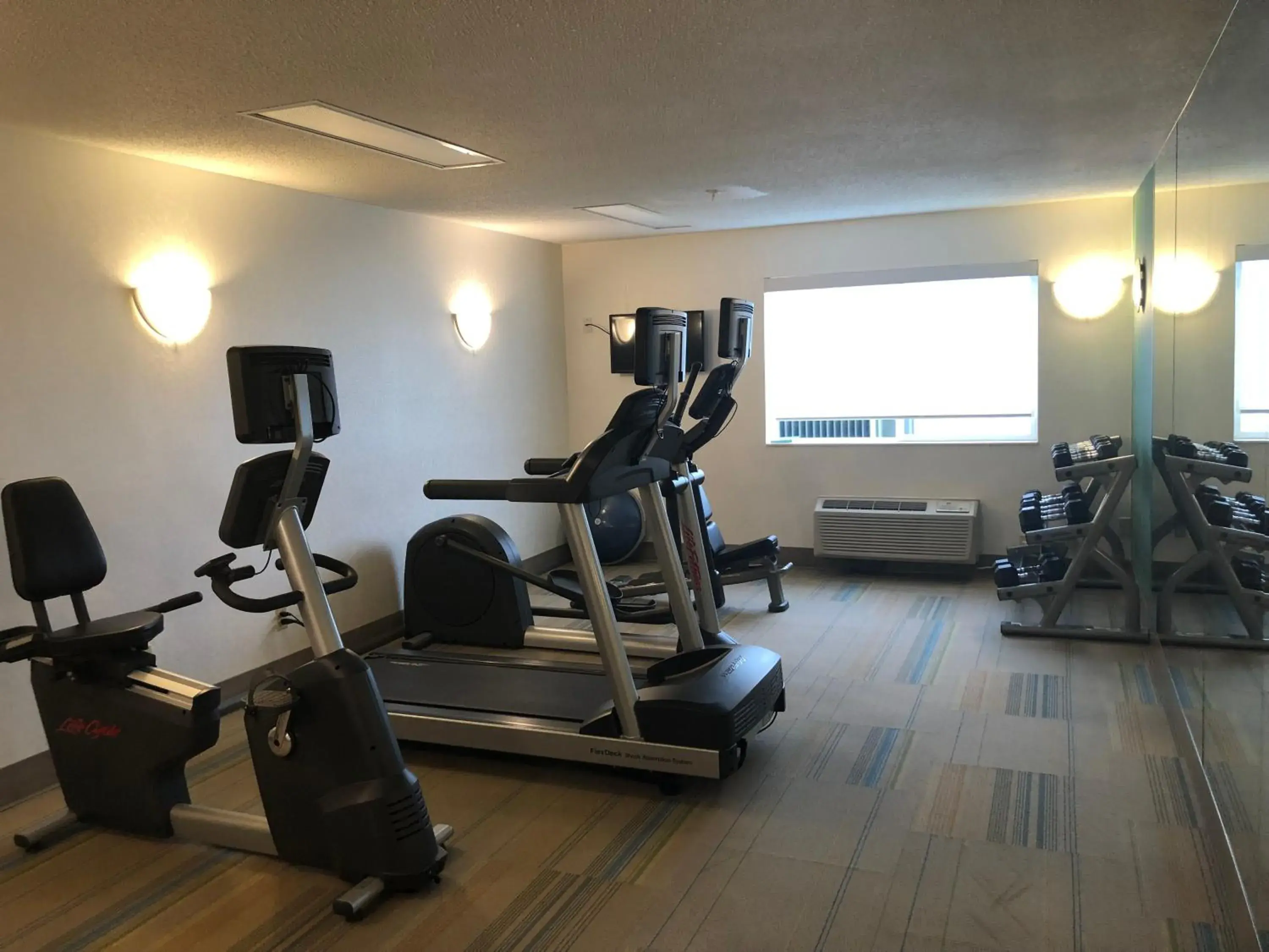 Fitness centre/facilities in Holiday Inn Express Mt. Vernon by IHG Fitness centre/facilities in Holiday Inn Express Mt. Vernon by IHG