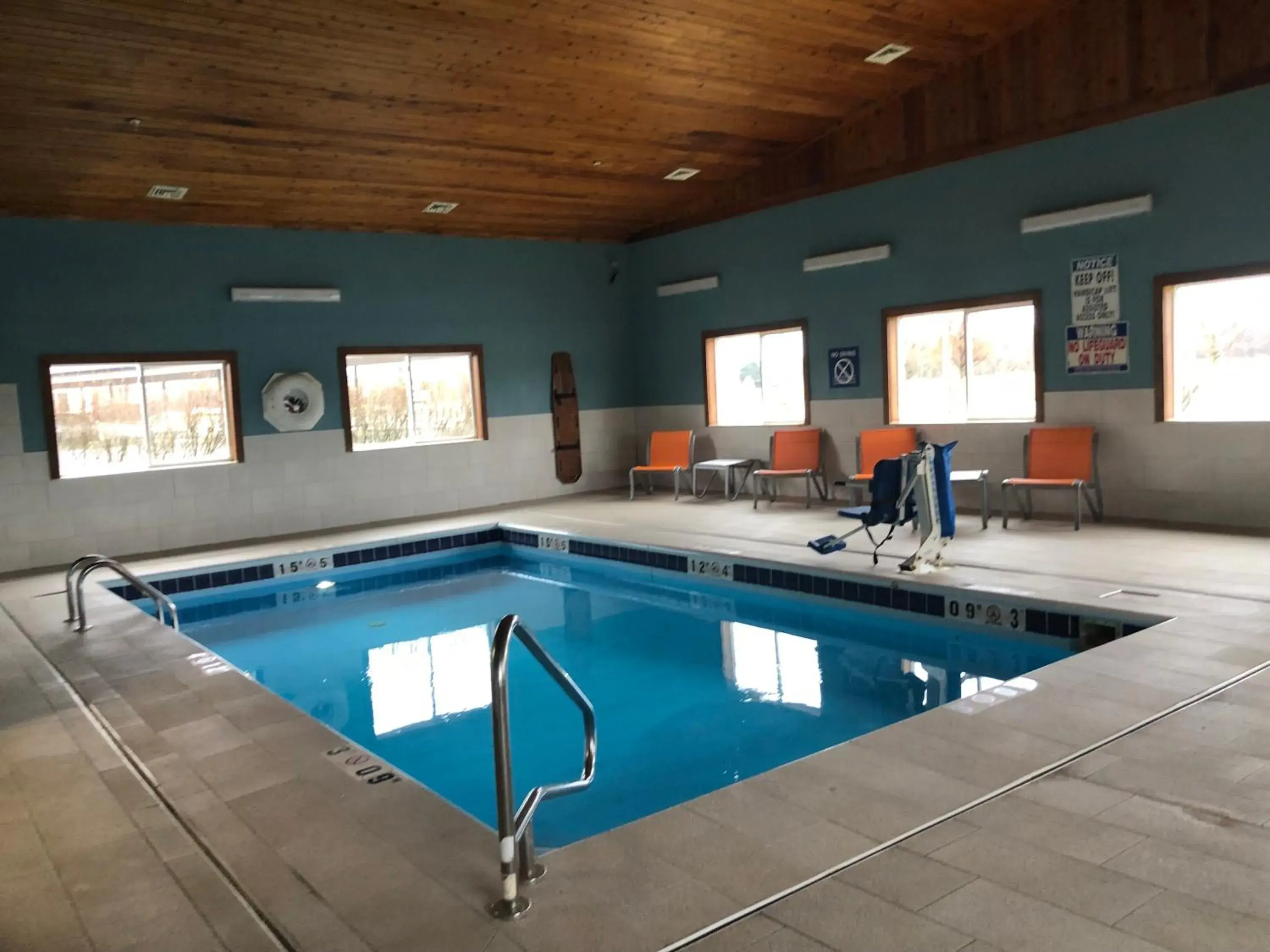 Pool view in Holiday Inn Express Mt. Vernon by IHG Pool view in Holiday Inn Express Mt. Vernon by IHG