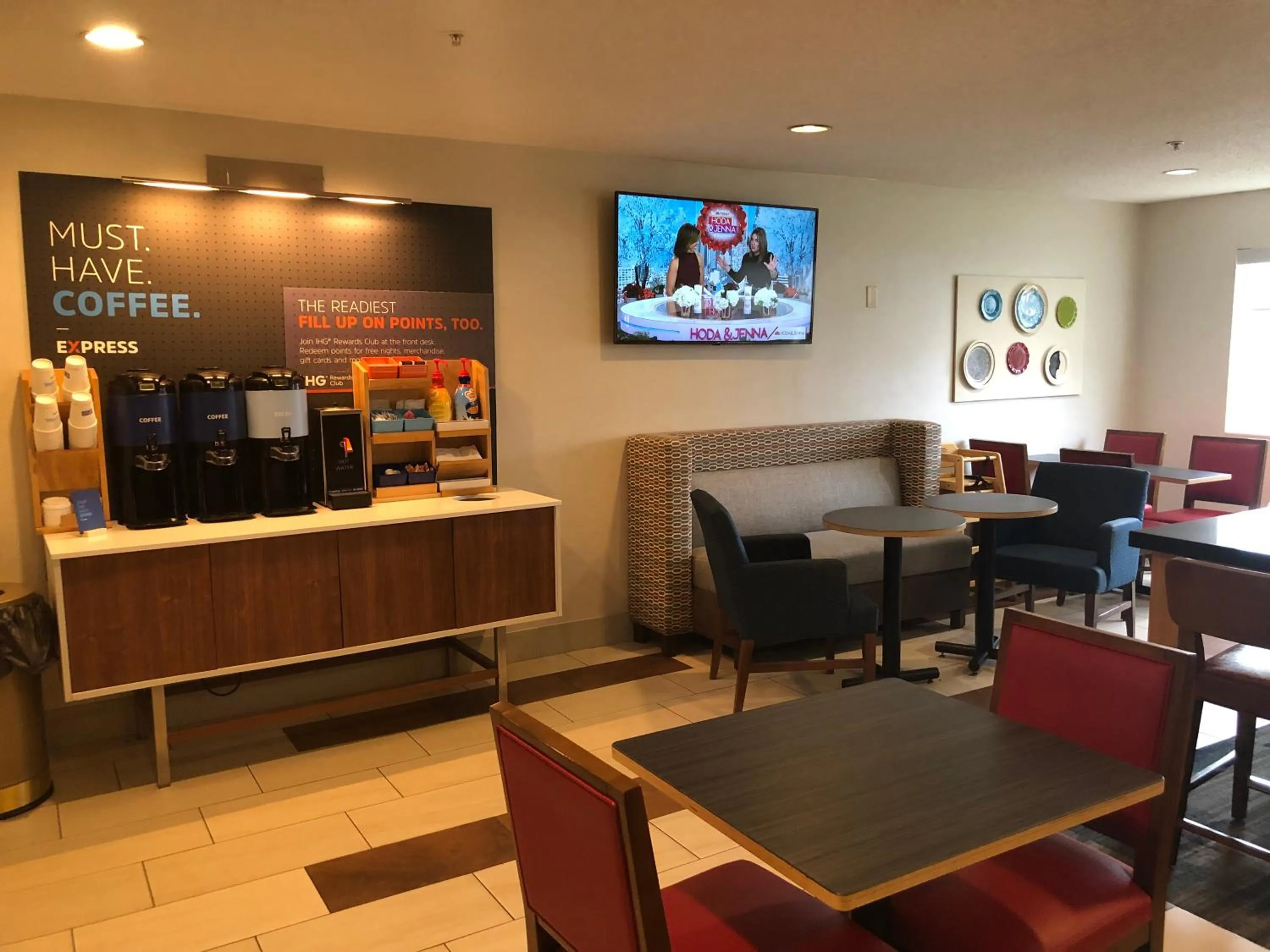 Breakfast in Holiday Inn Express Mt. Vernon by IHG