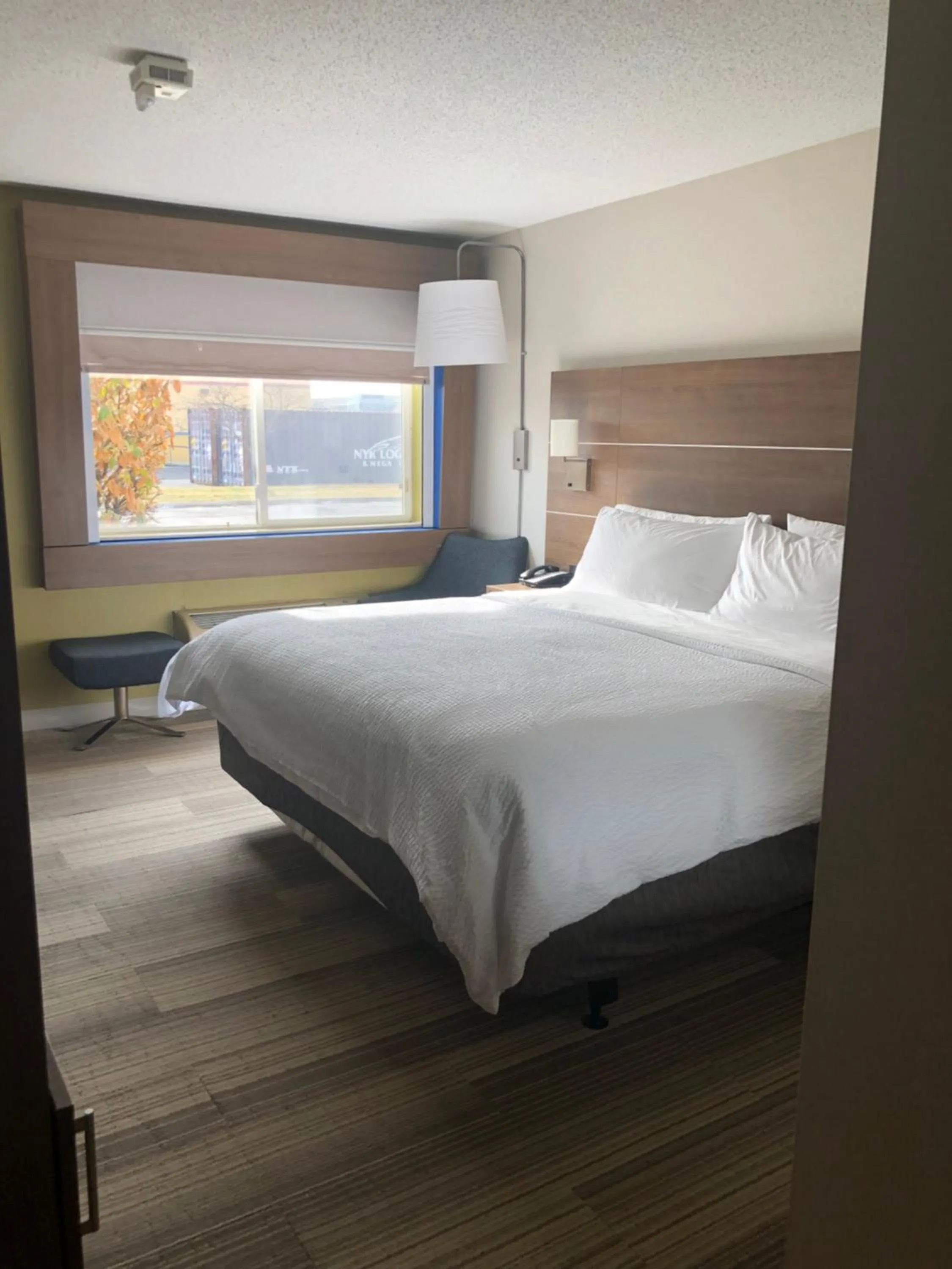 TV and multimedia, Bed in Holiday Inn Express Mt. Vernon by IHG