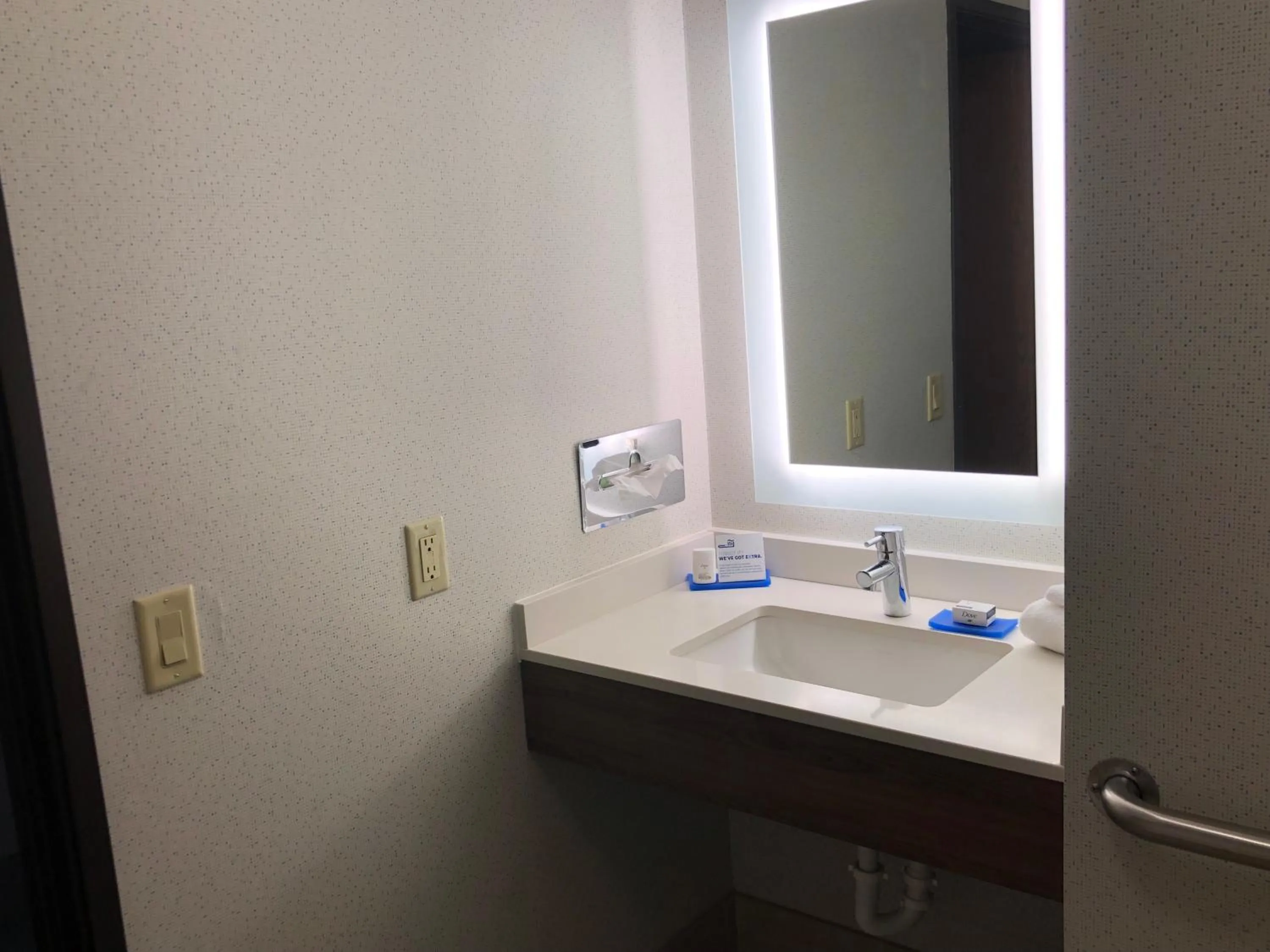 Bathroom in Holiday Inn Express Mt. Vernon by IHG