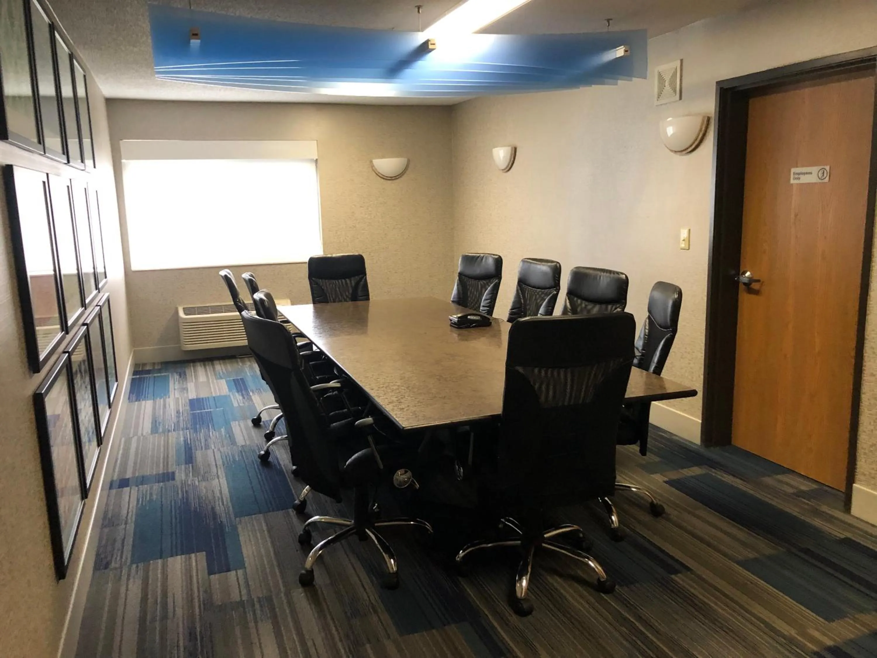 Meeting/conference room in Holiday Inn Express Mt. Vernon by IHG