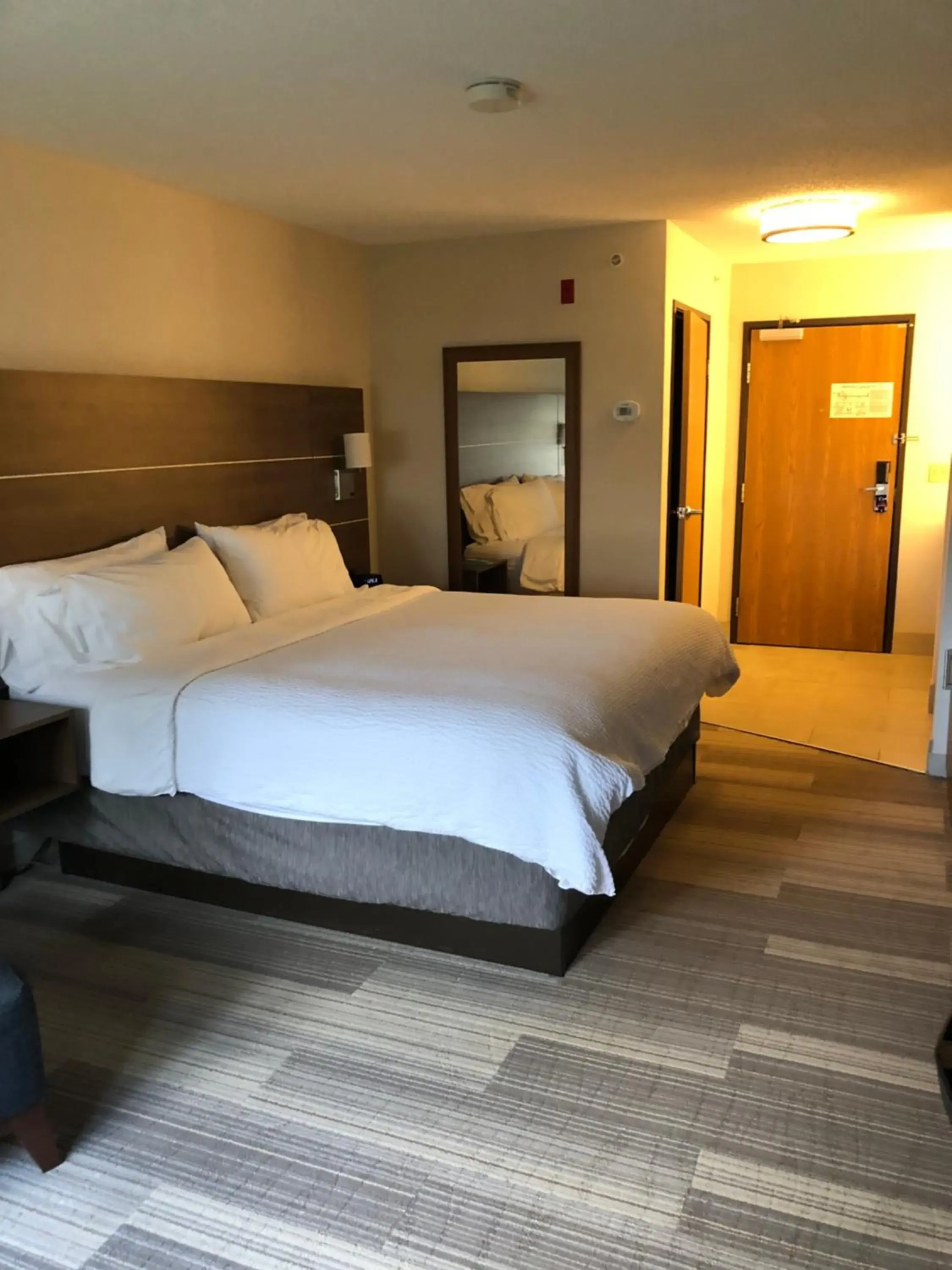 Photo of the whole room, Bed in Holiday Inn Express Mt. Vernon by IHG Photo of the whole room, Bed in Holiday Inn Express Mt. Vernon by IHG