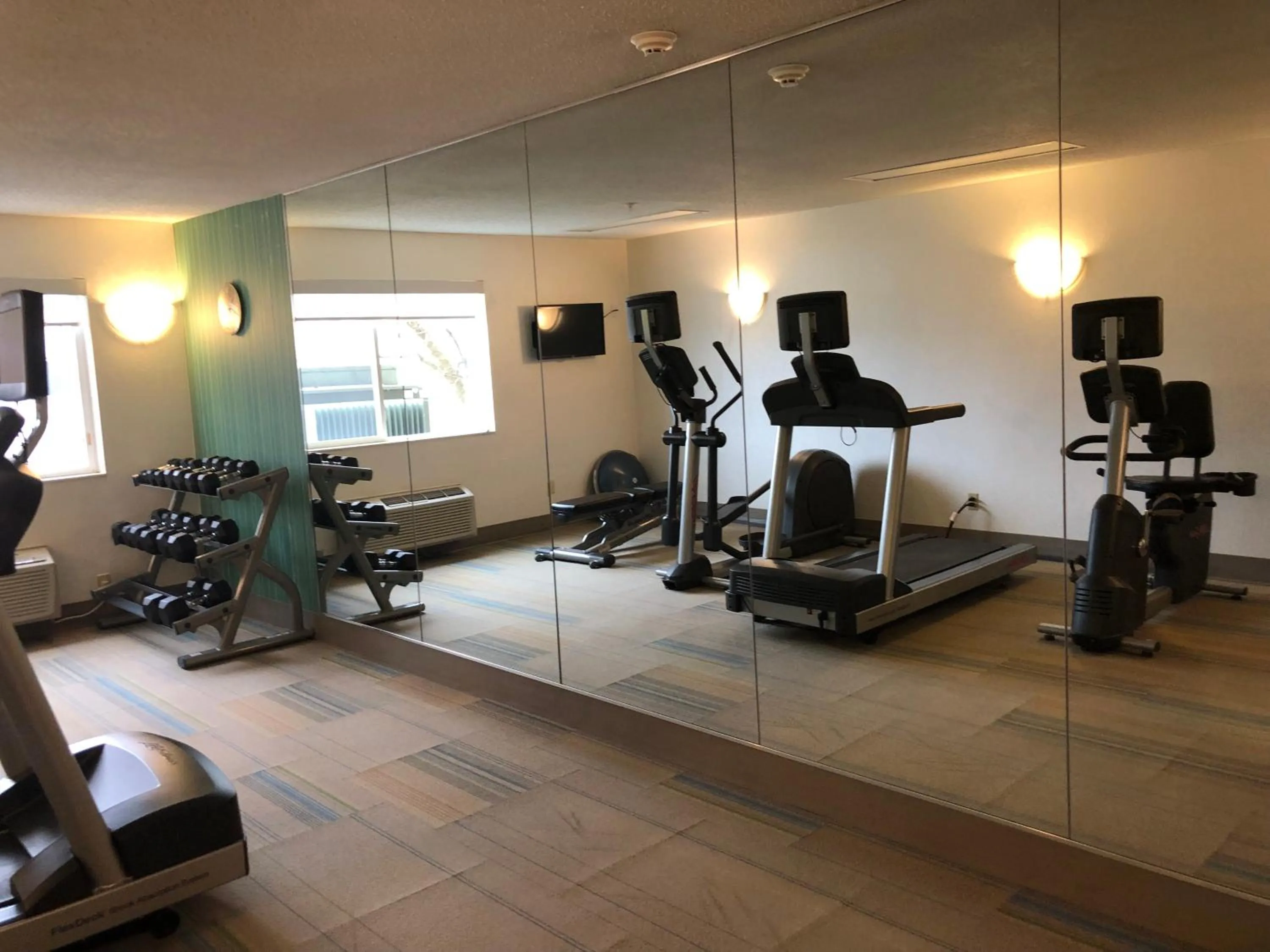 Fitness centre/facilities in Holiday Inn Express Mt. Vernon by IHG