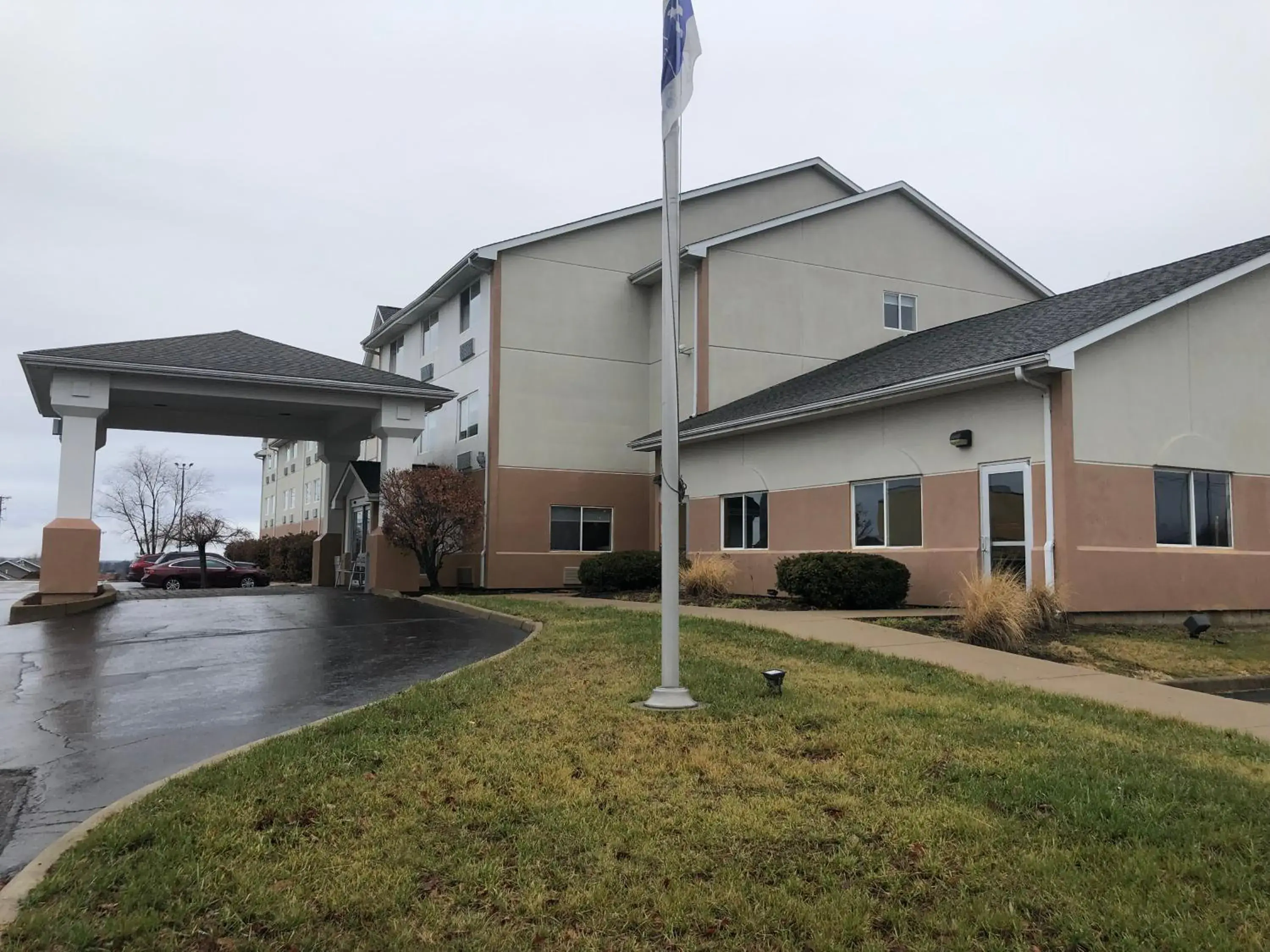 Property building in Holiday Inn Express Mt. Vernon by IHG Property building in Holiday Inn Express Mt. Vernon by IHG