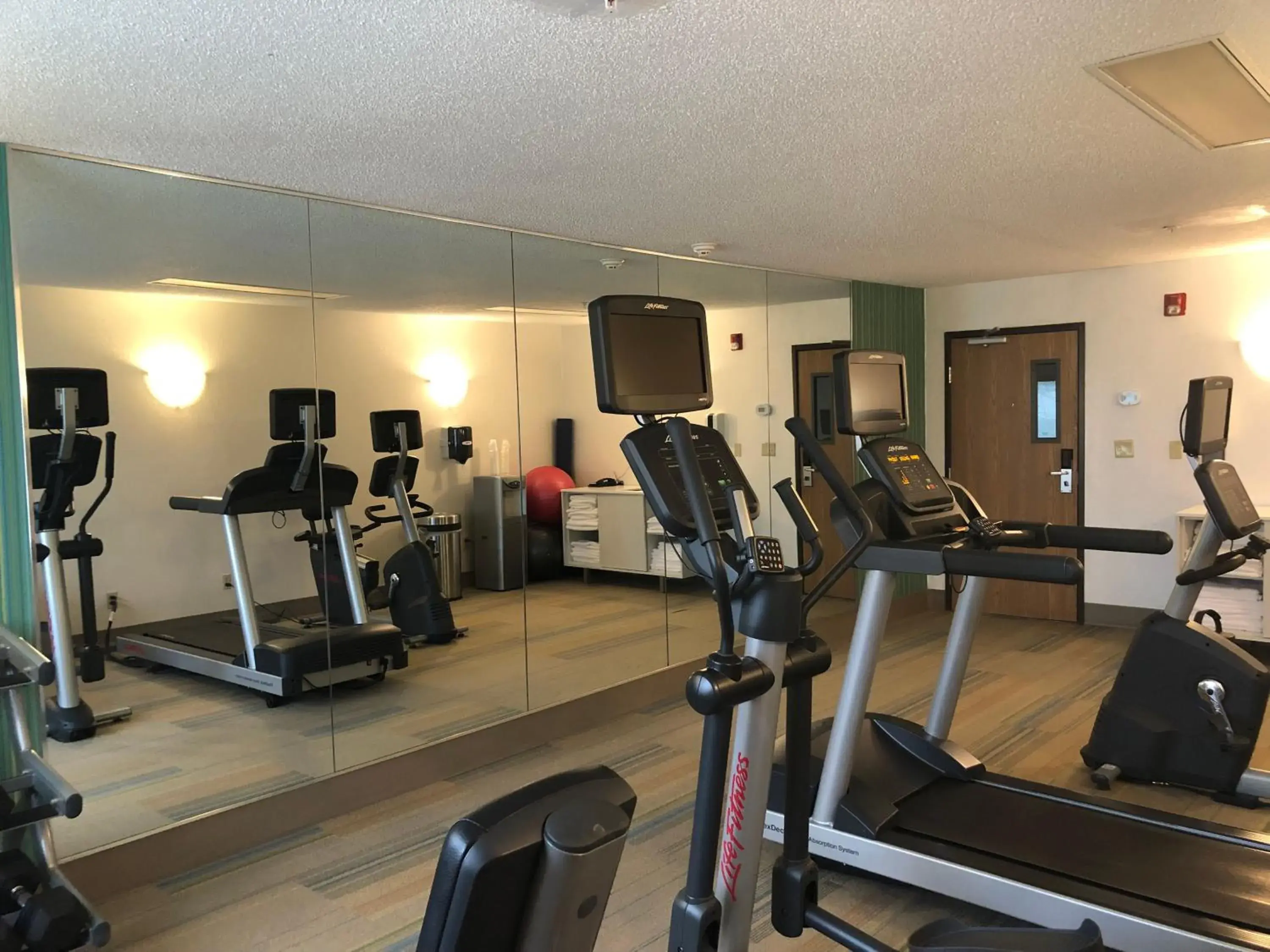 Fitness centre/facilities in Holiday Inn Express Mt. Vernon by IHG Fitness centre/facilities in Holiday Inn Express Mt. Vernon by IHG