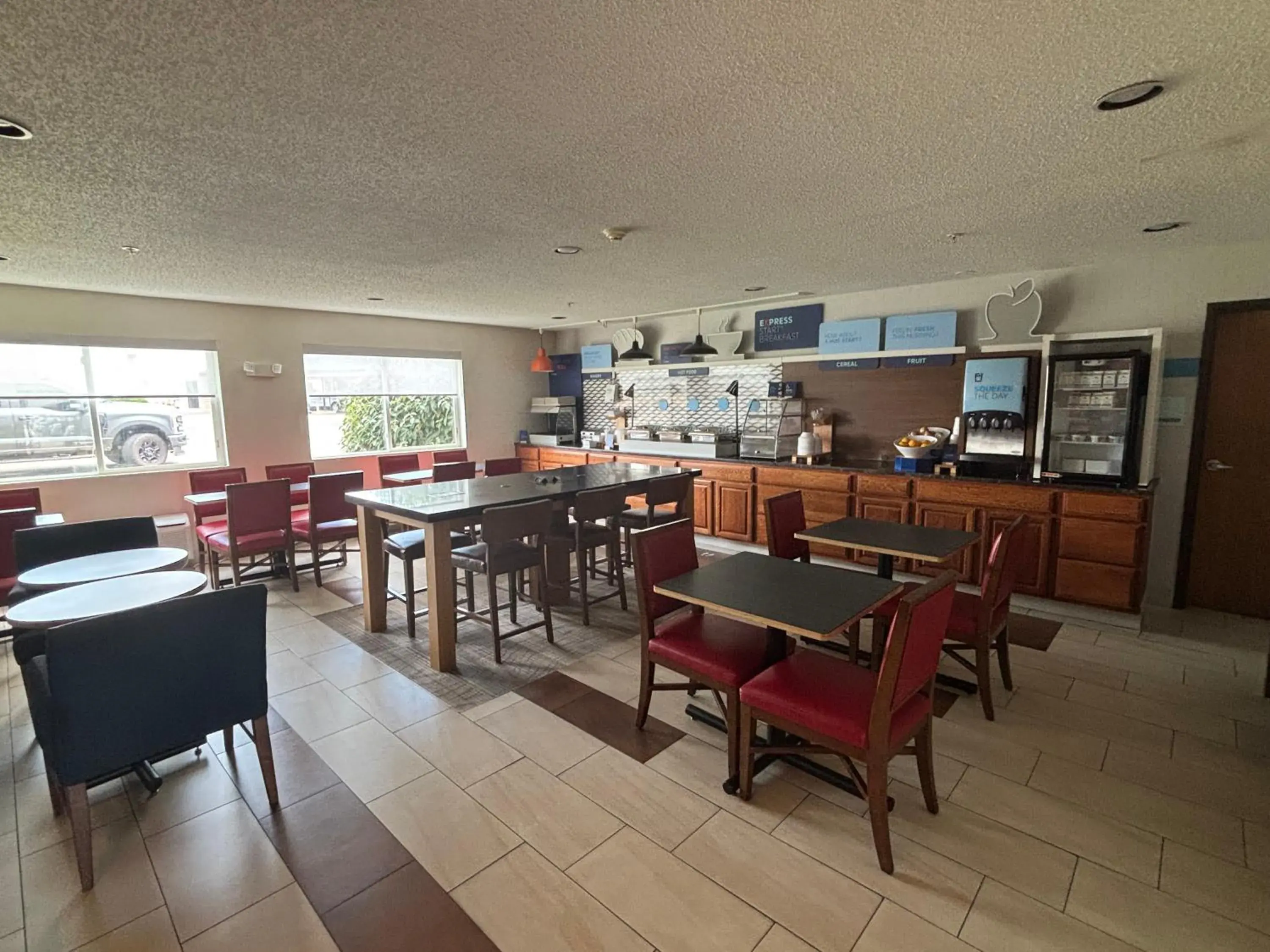 Restaurant/places to eat in Holiday Inn Express Mt. Vernon by IHG Restaurant/places to eat in Holiday Inn Express Mt. Vernon by IHG