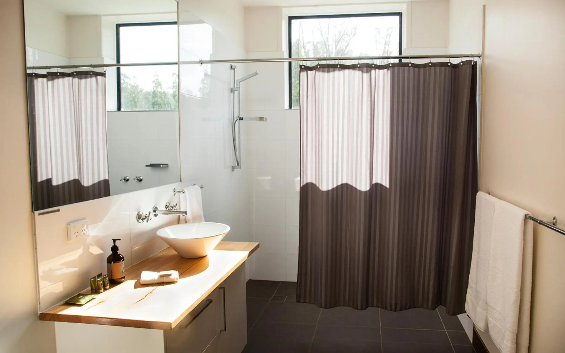 Bathroom in Saladin Lodge