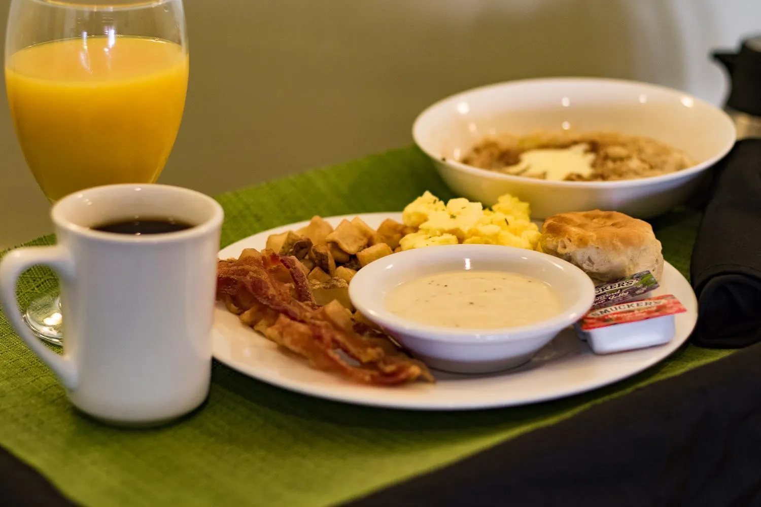 Food and drinks in Ramada by Wyndham Gainesville