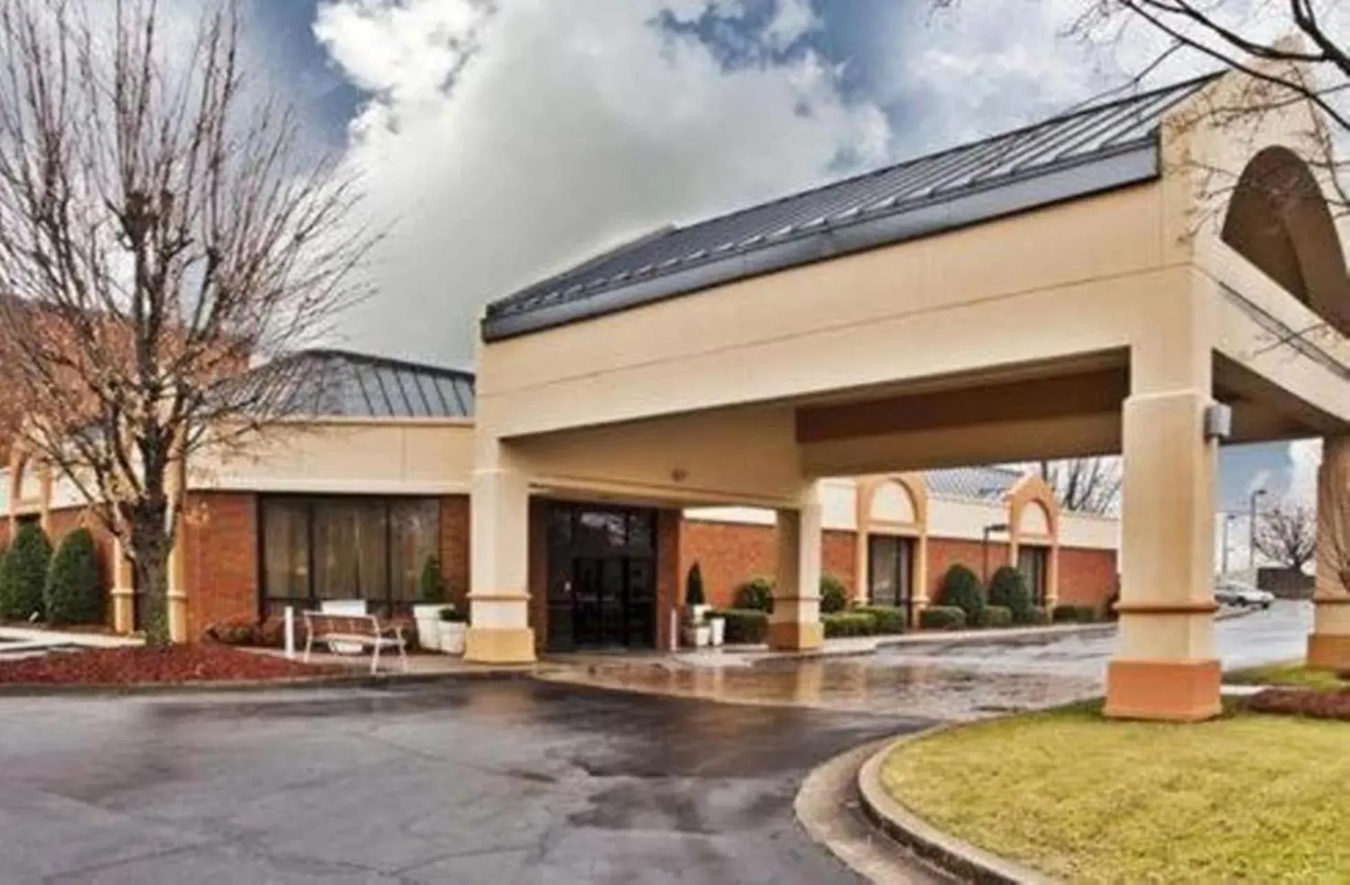Facade/entrance in Ramada by Wyndham Gainesville Facade/entrance in Ramada by Wyndham Gainesville
