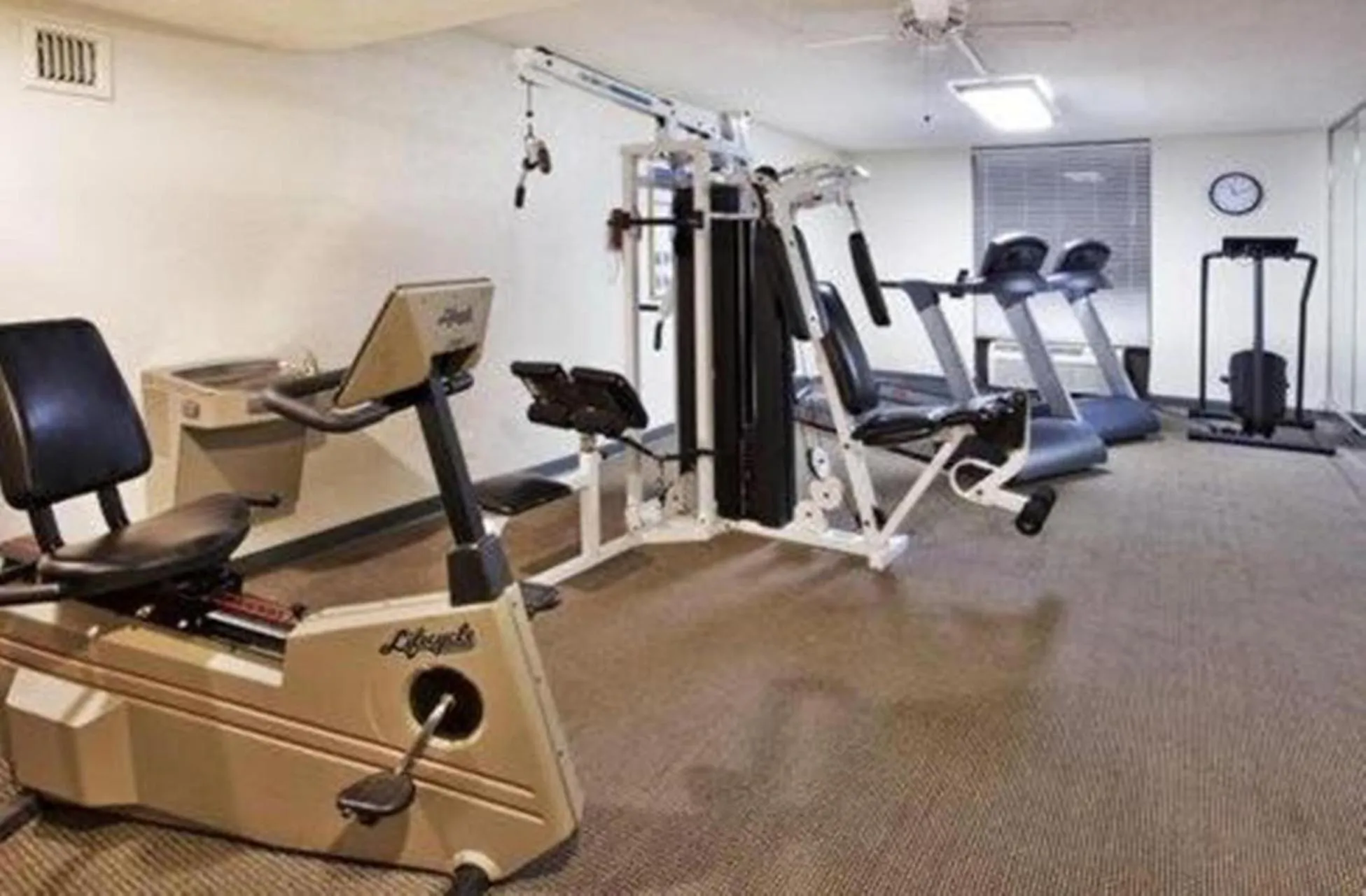 Fitness centre/facilities in Ramada by Wyndham Gainesville