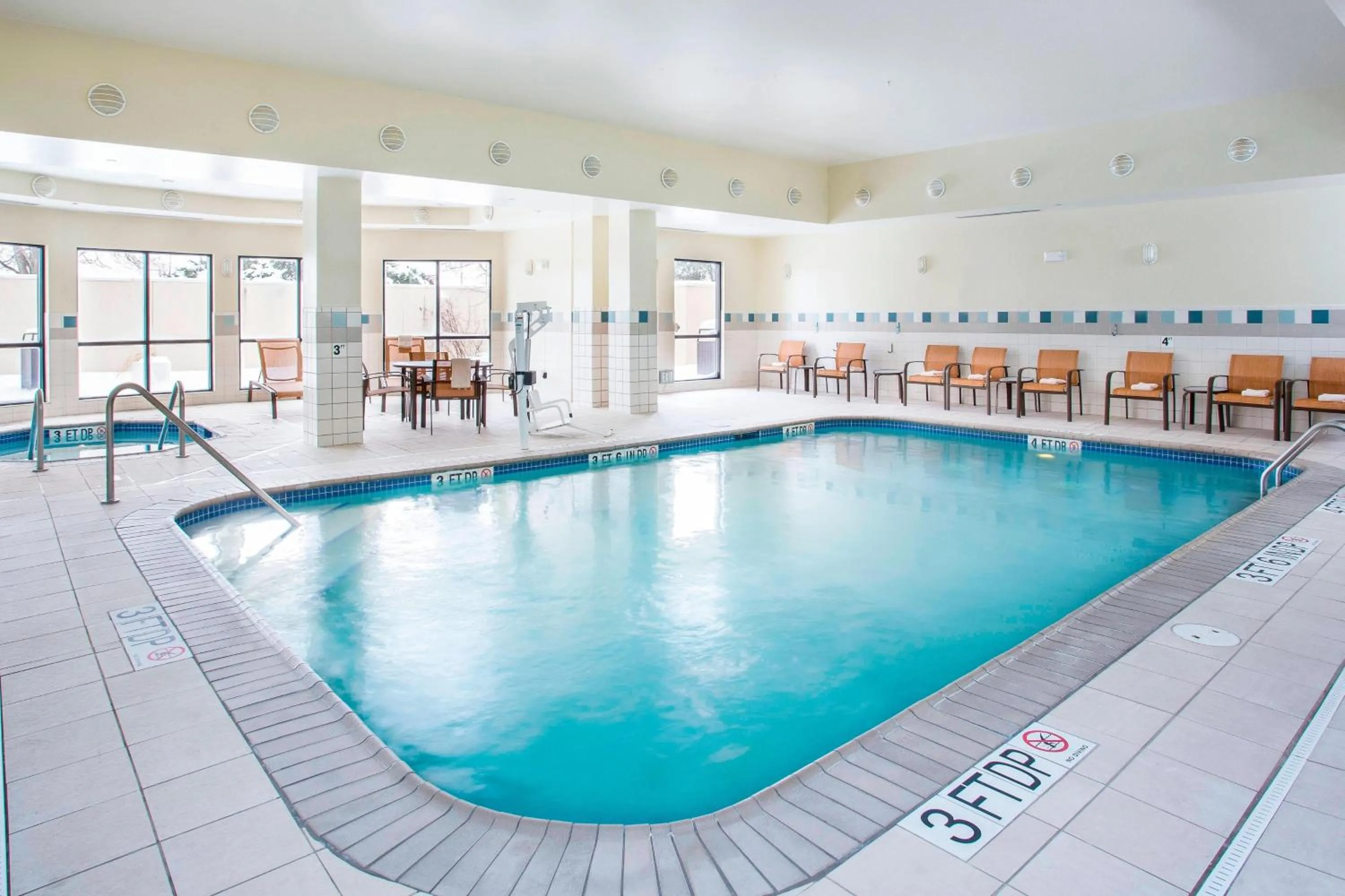Swimming pool in Courtyard by Marriott Peoria