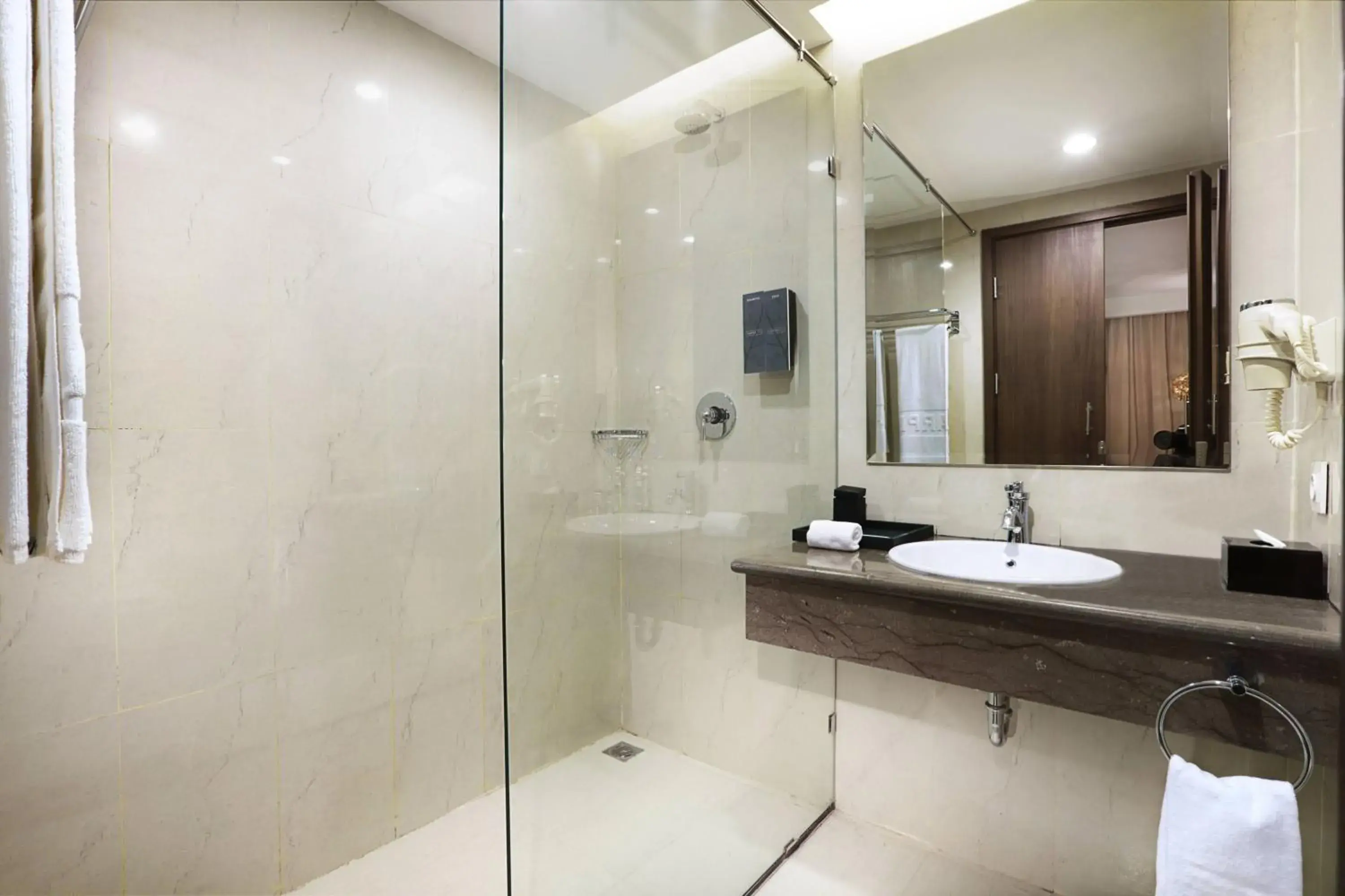 Bathroom in Harper Perintis by ASTON Bathroom in Harper Perintis by ASTON