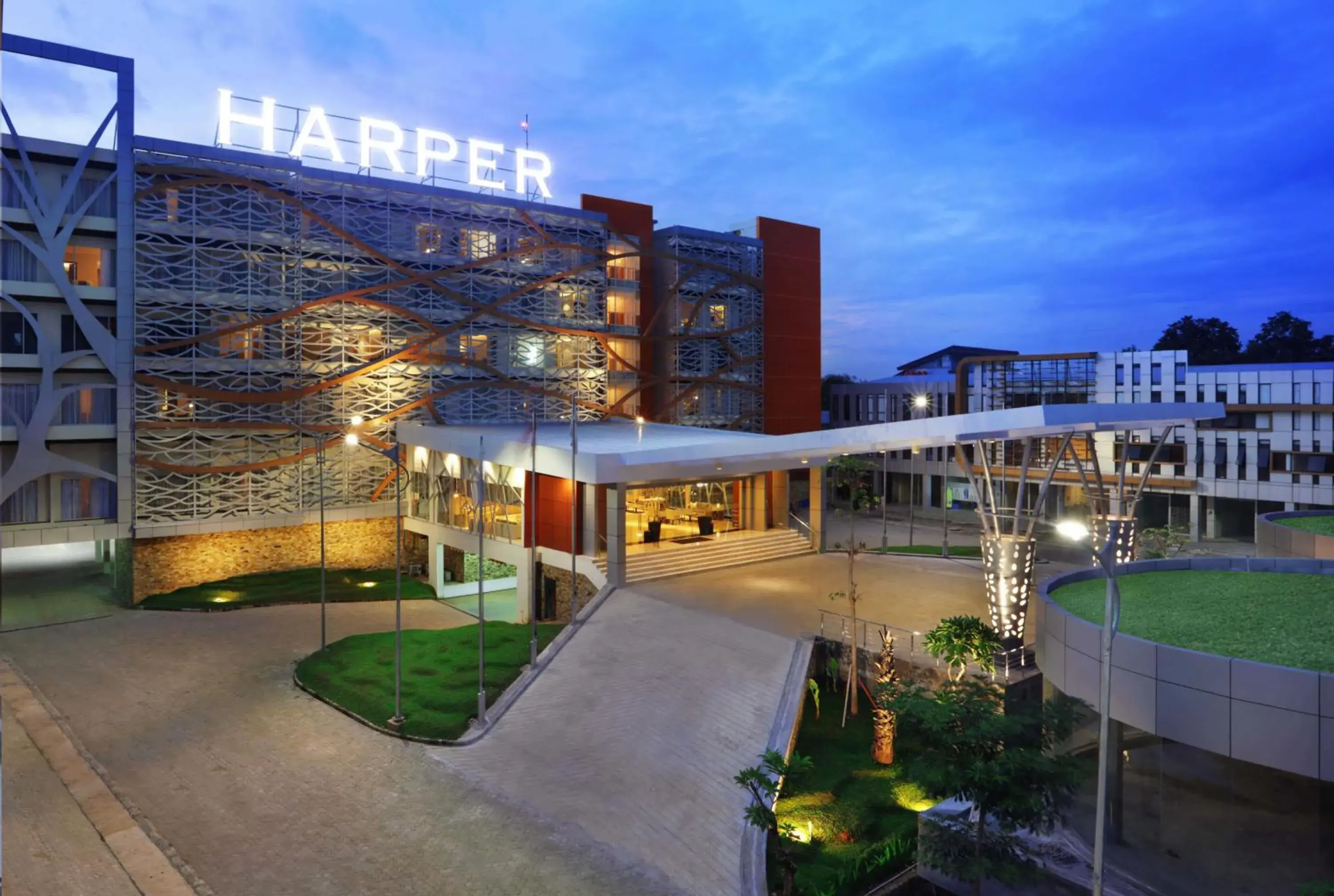 Facade/entrance in Harper Perintis by ASTON Facade/entrance in Harper Perintis by ASTON