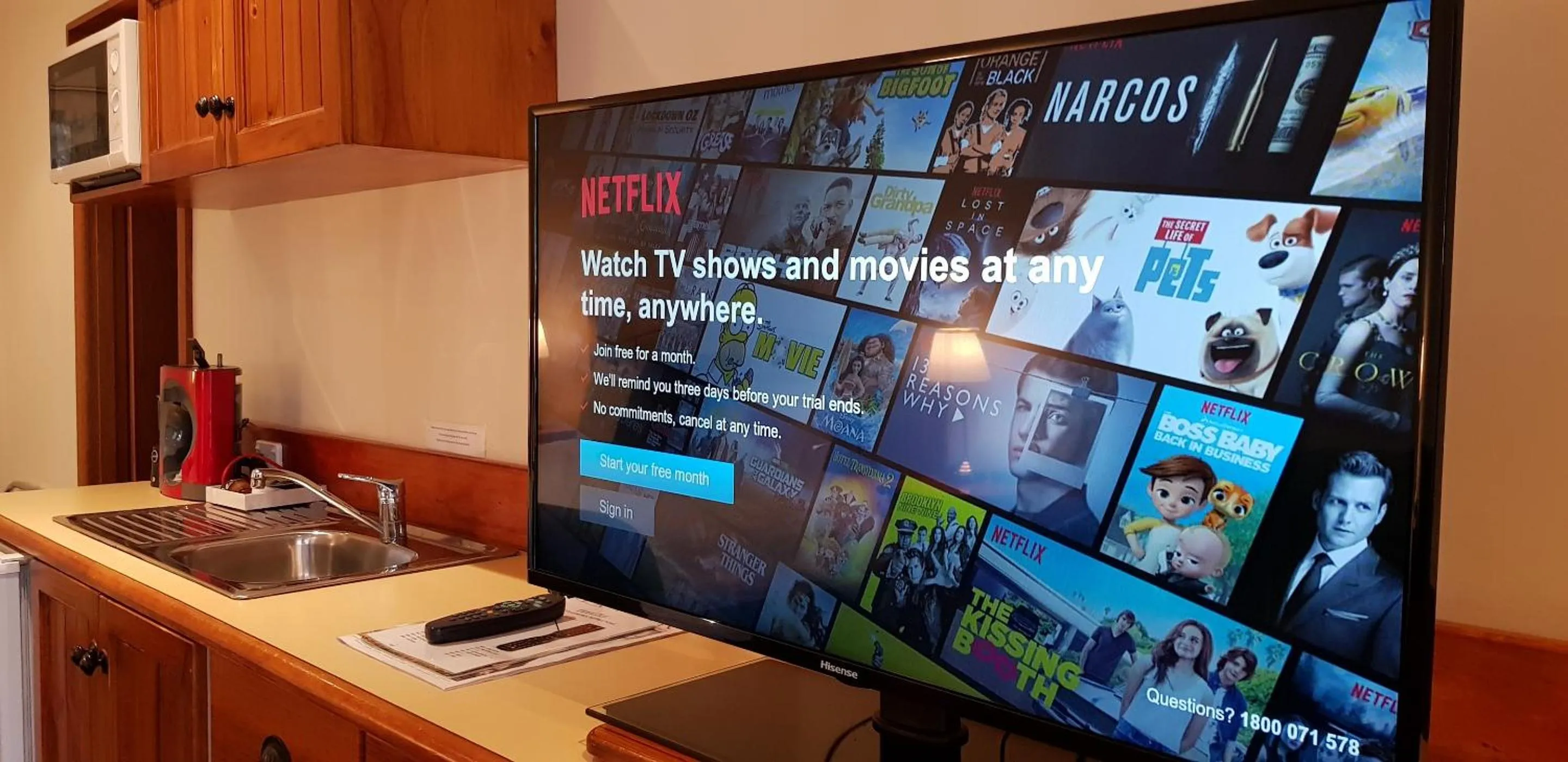 TV and multimedia in Colonial Motel & Apartments