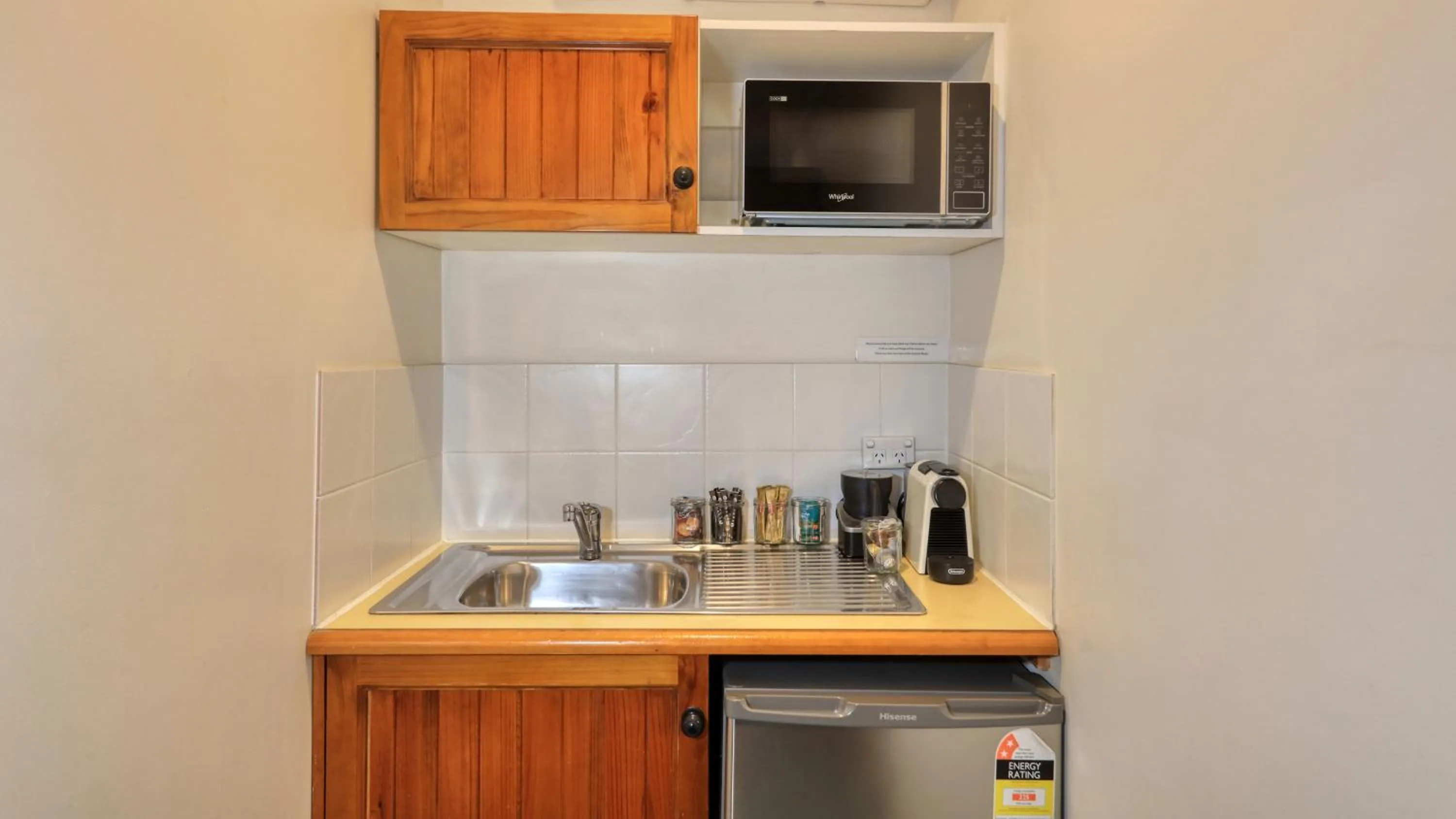 Coffee/tea facilities in Colonial Motel & Apartments